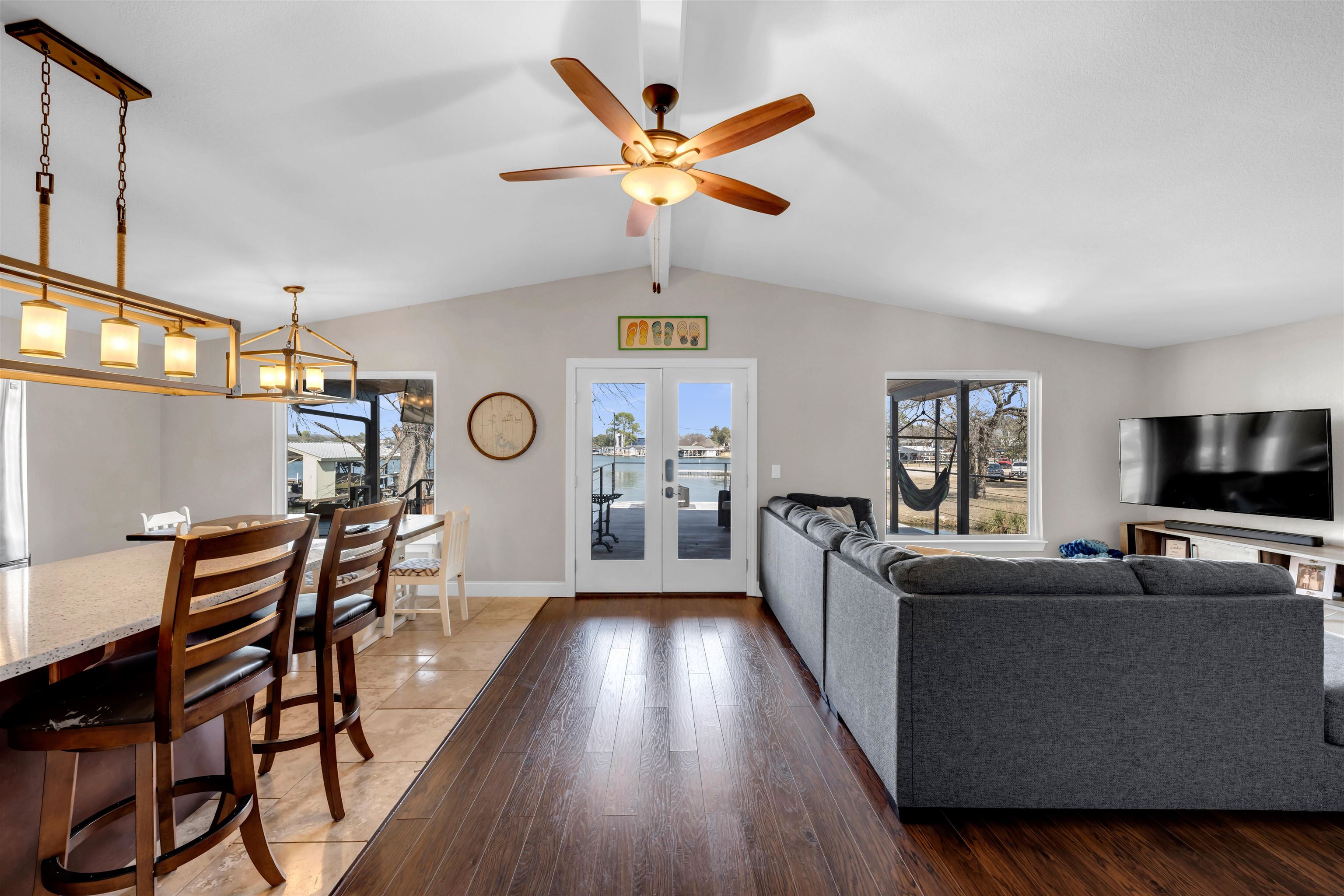 118 S Shorewood Drive