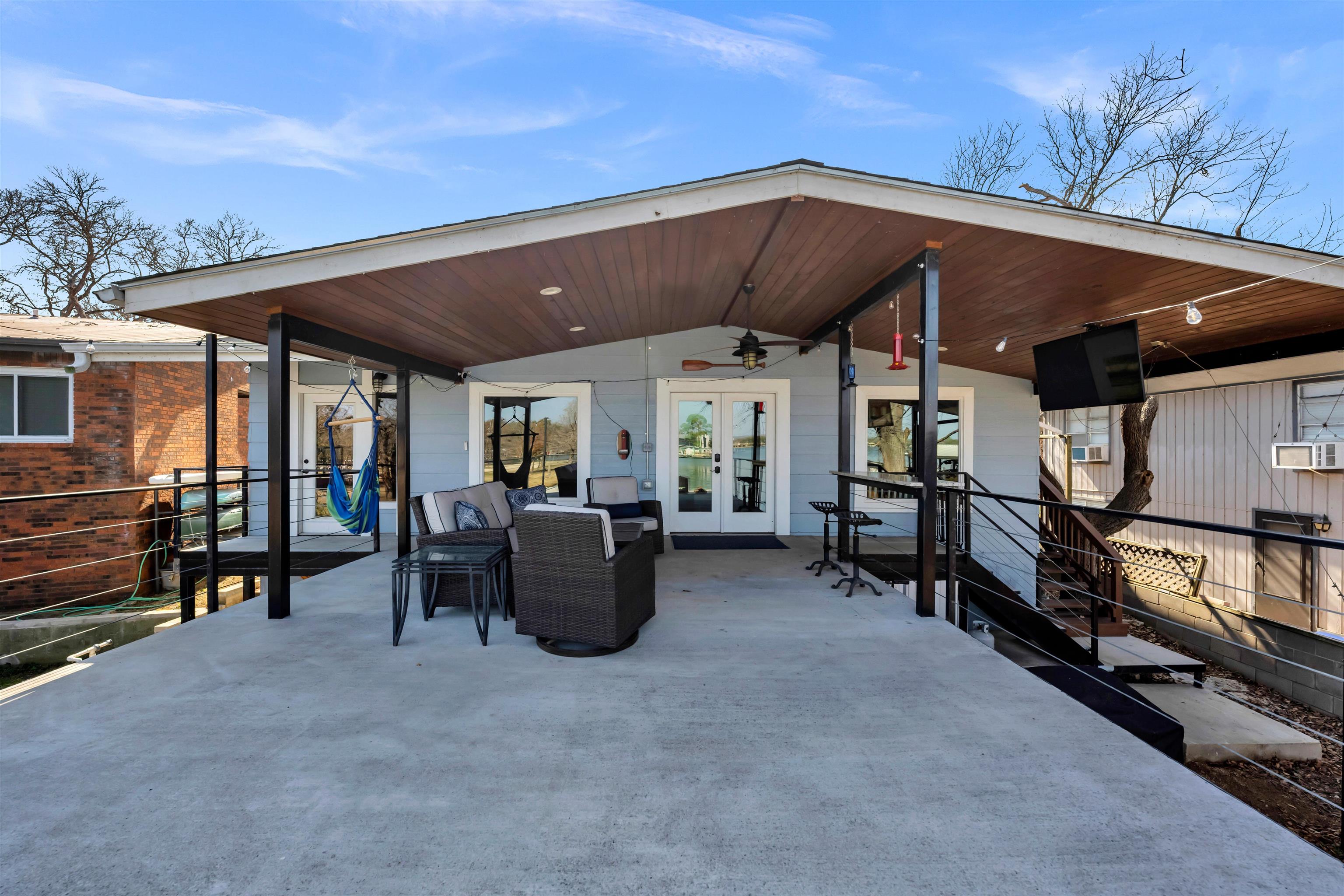 118 S Shorewood Drive