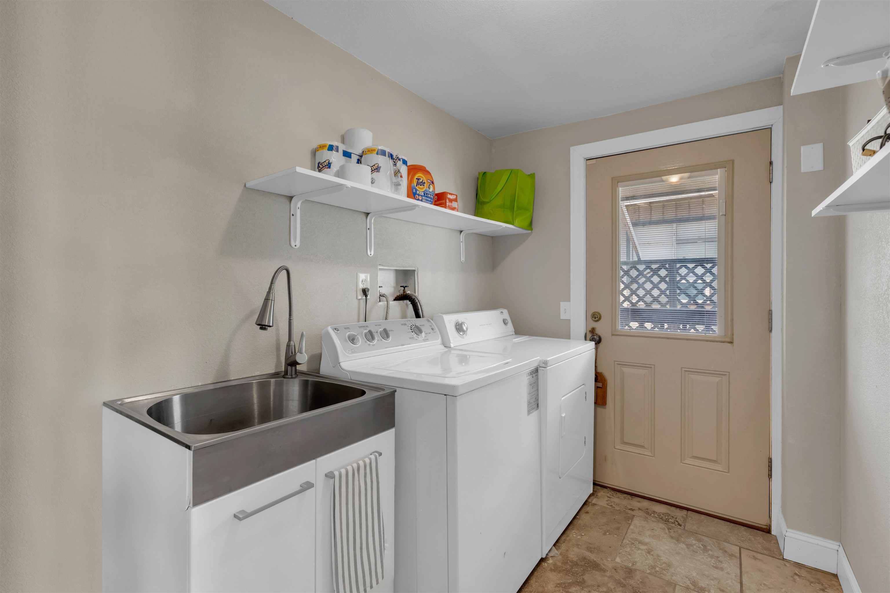 118 S Shorewood Drive