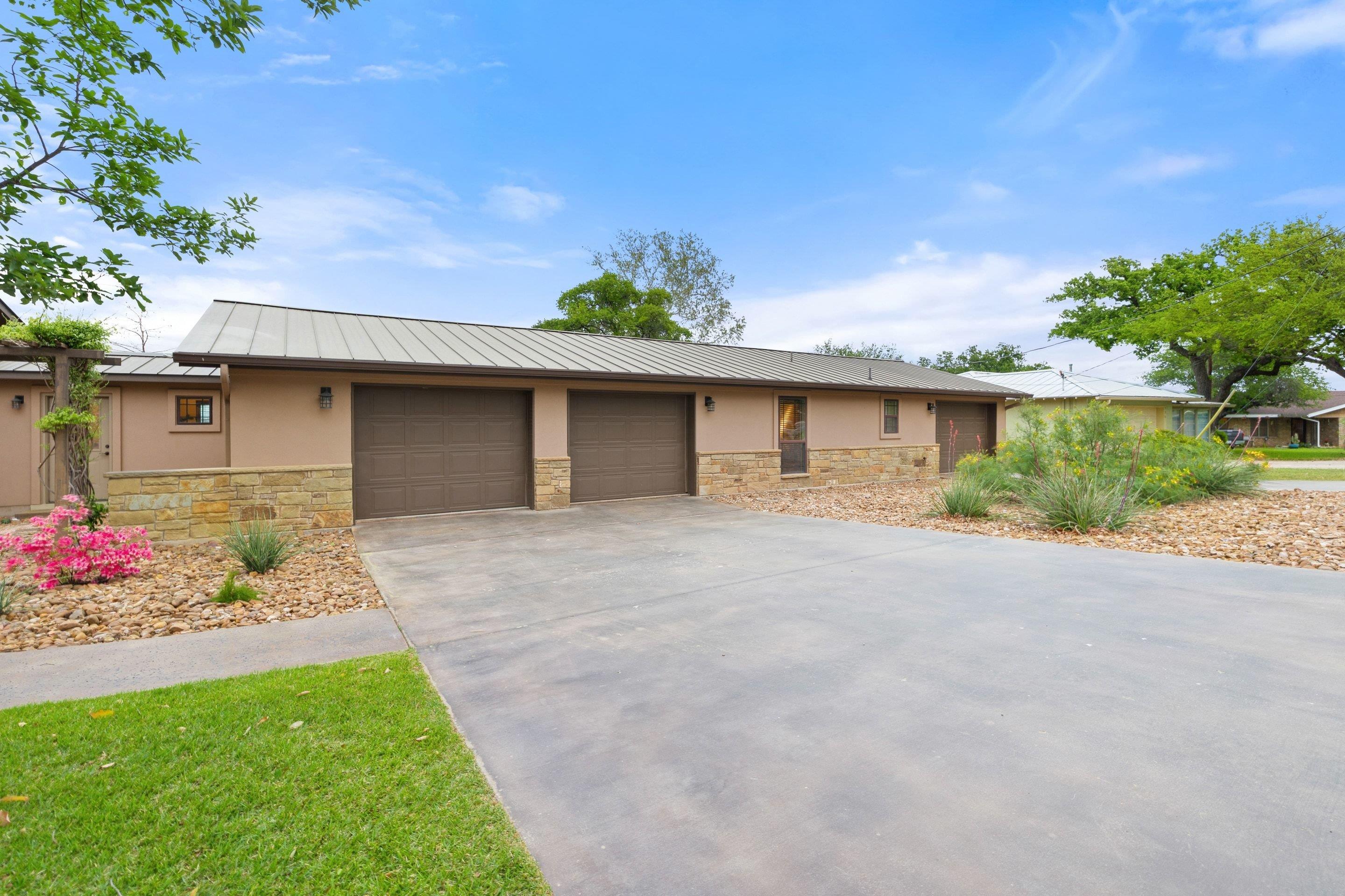348 Carlson Circle