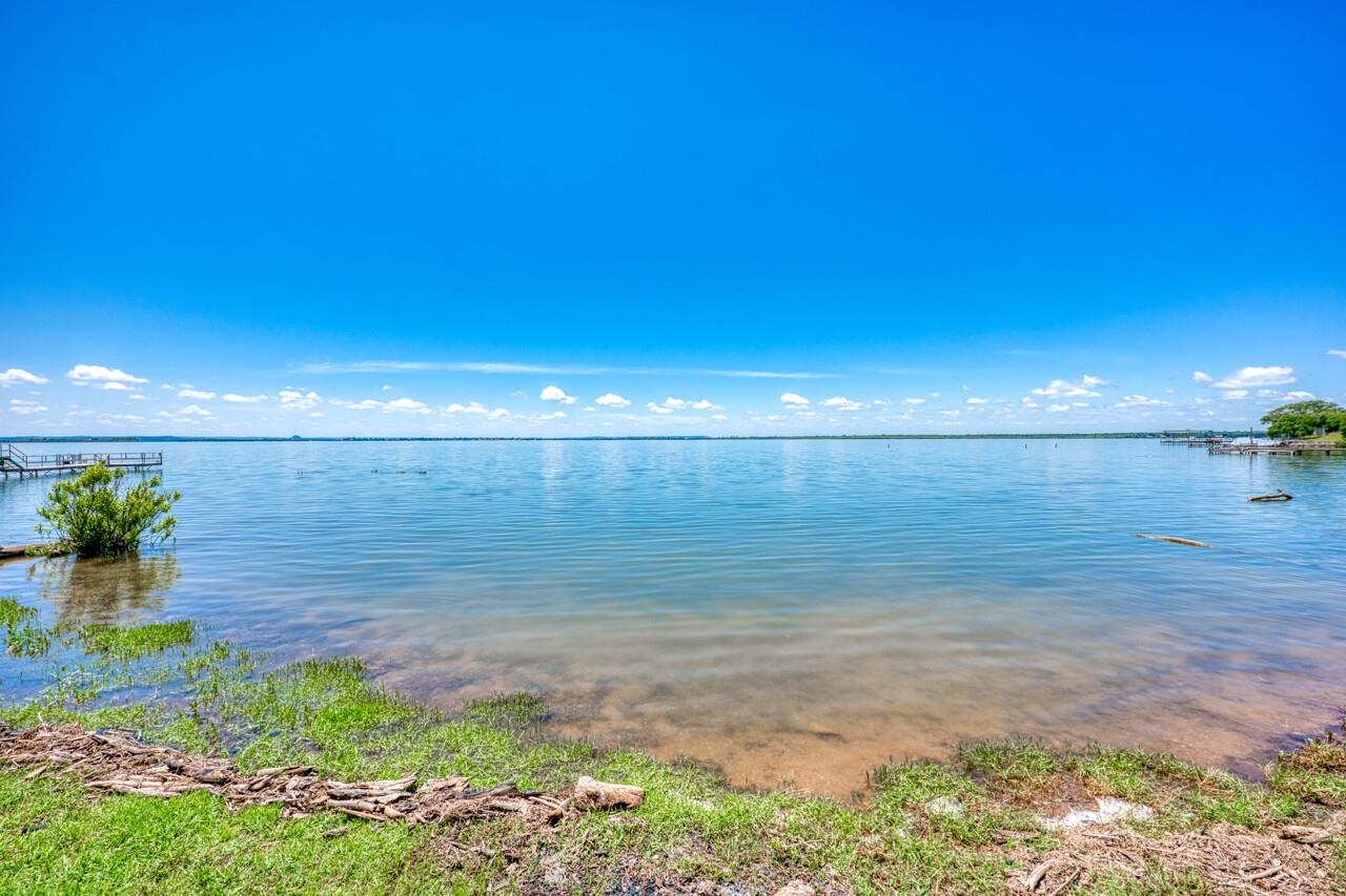 809 Lakeshore Loop