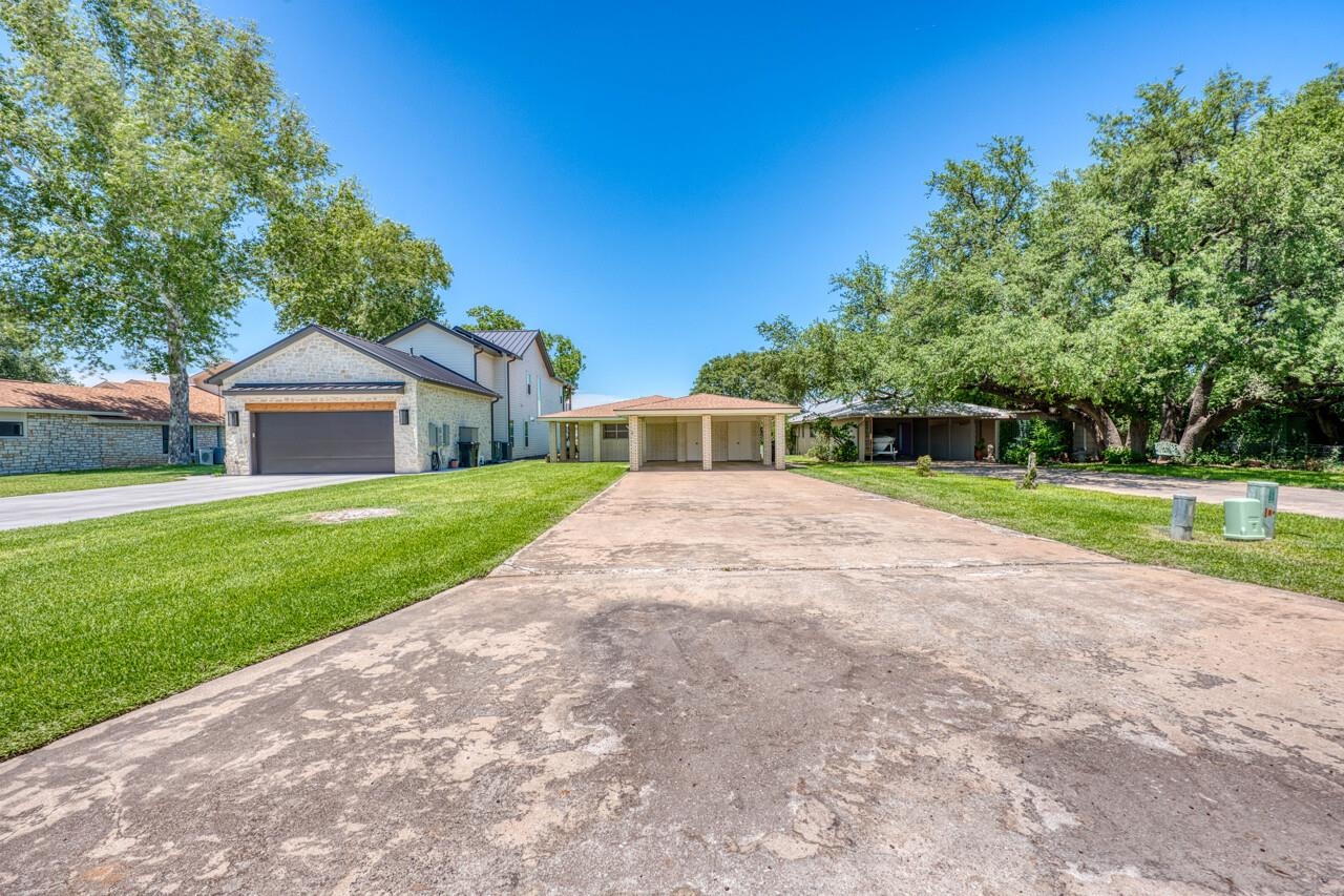 102 Mesquite Drive