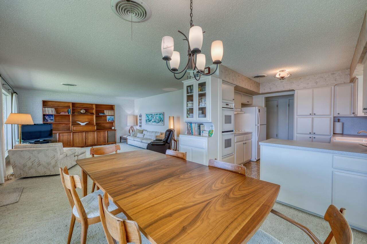 102 Mesquite Drive