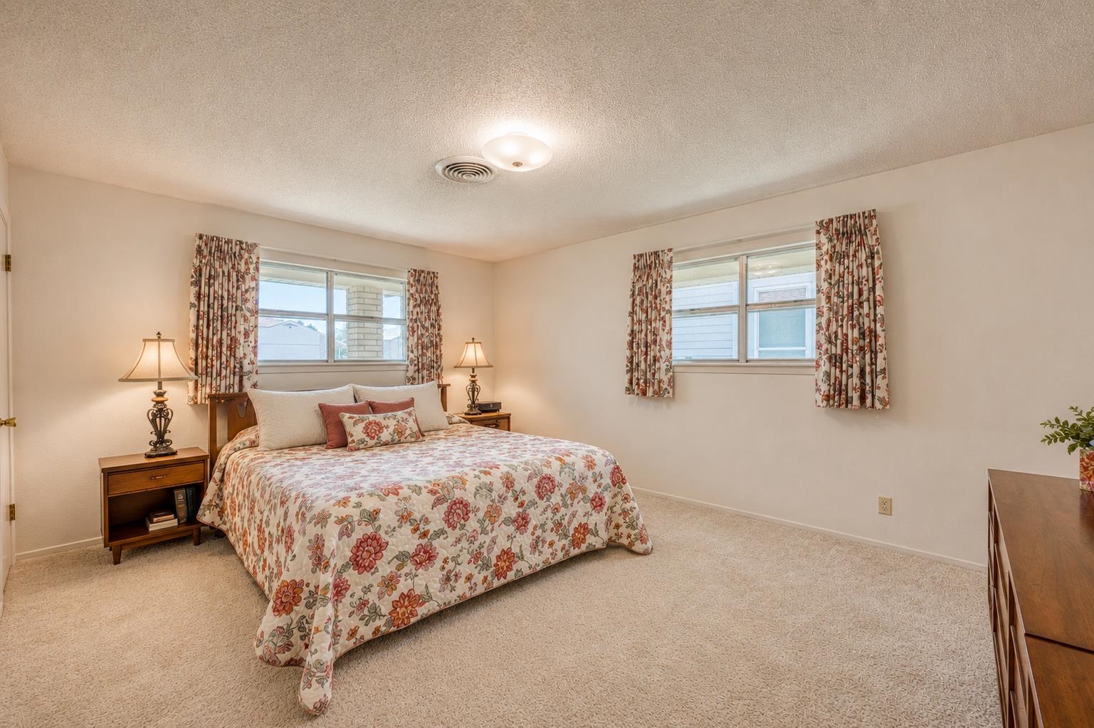 102 Mesquite Drive