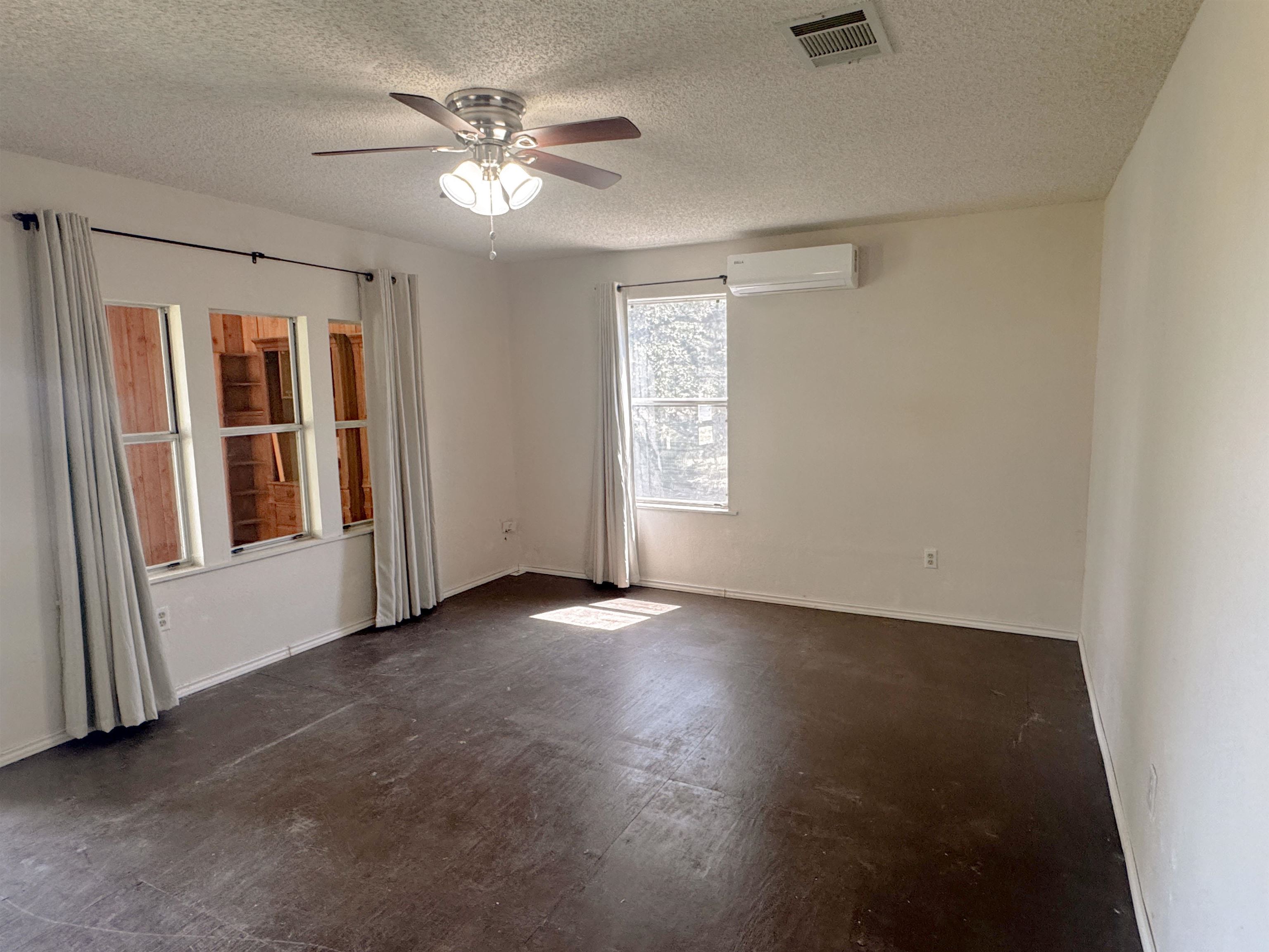 211 E Highway 29