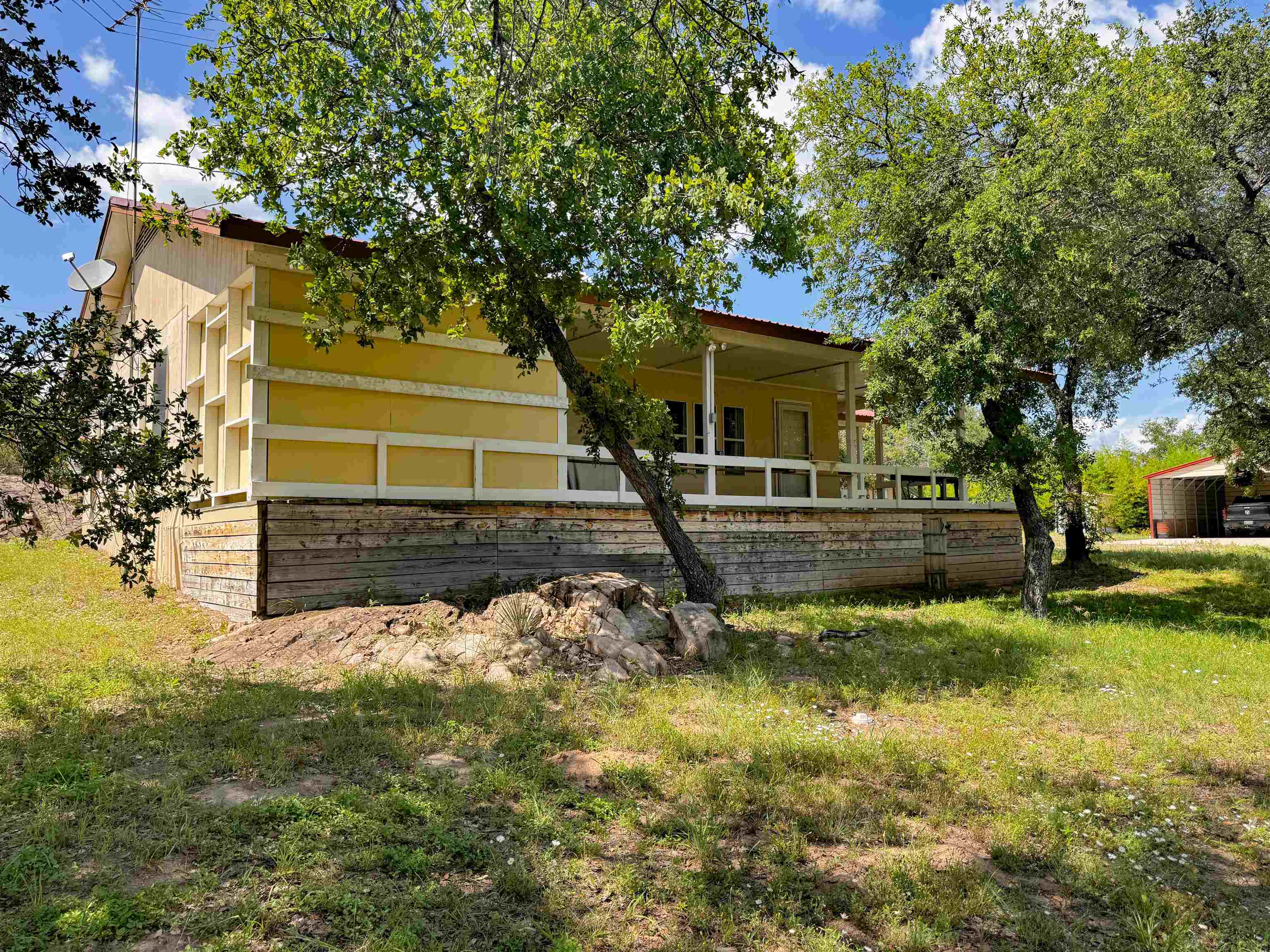 211 E Highway 29