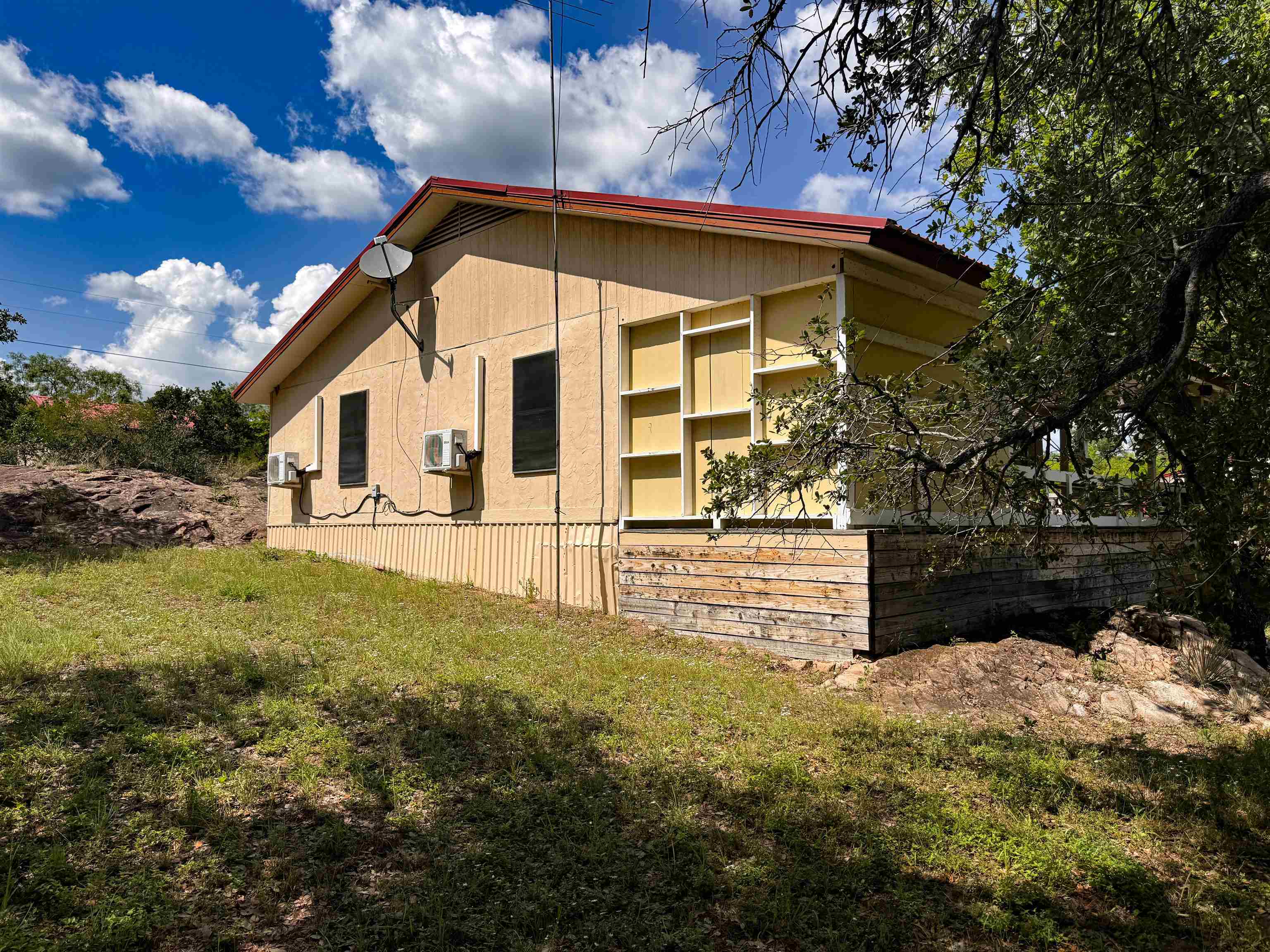 211 E Highway 29