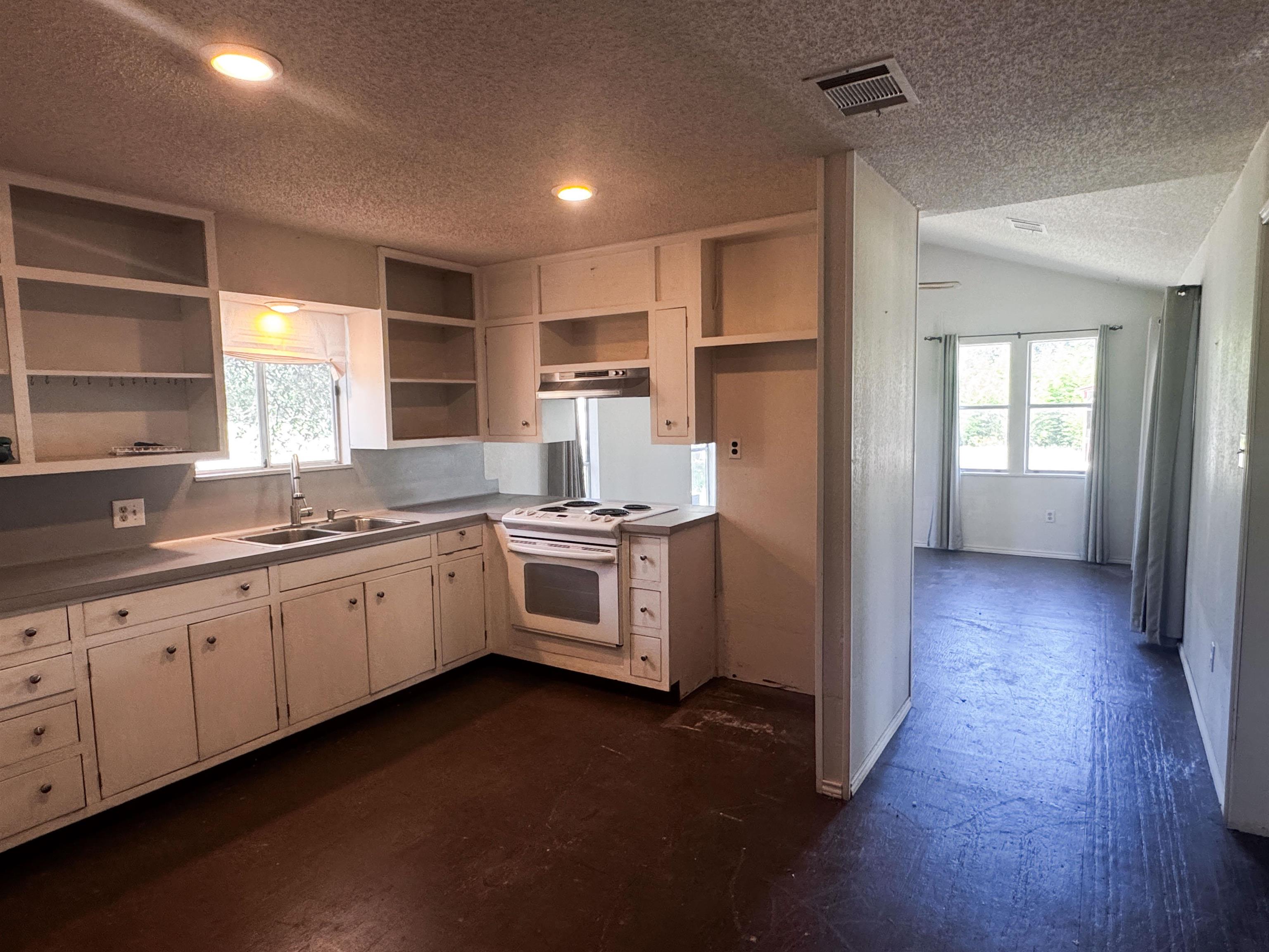 211 E Highway 29