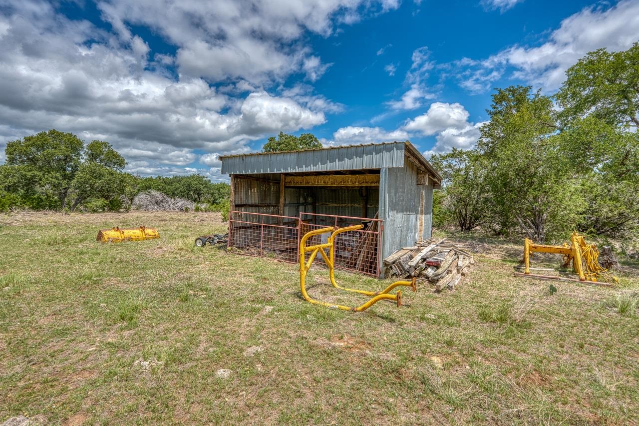 707 Ranch Road 1320