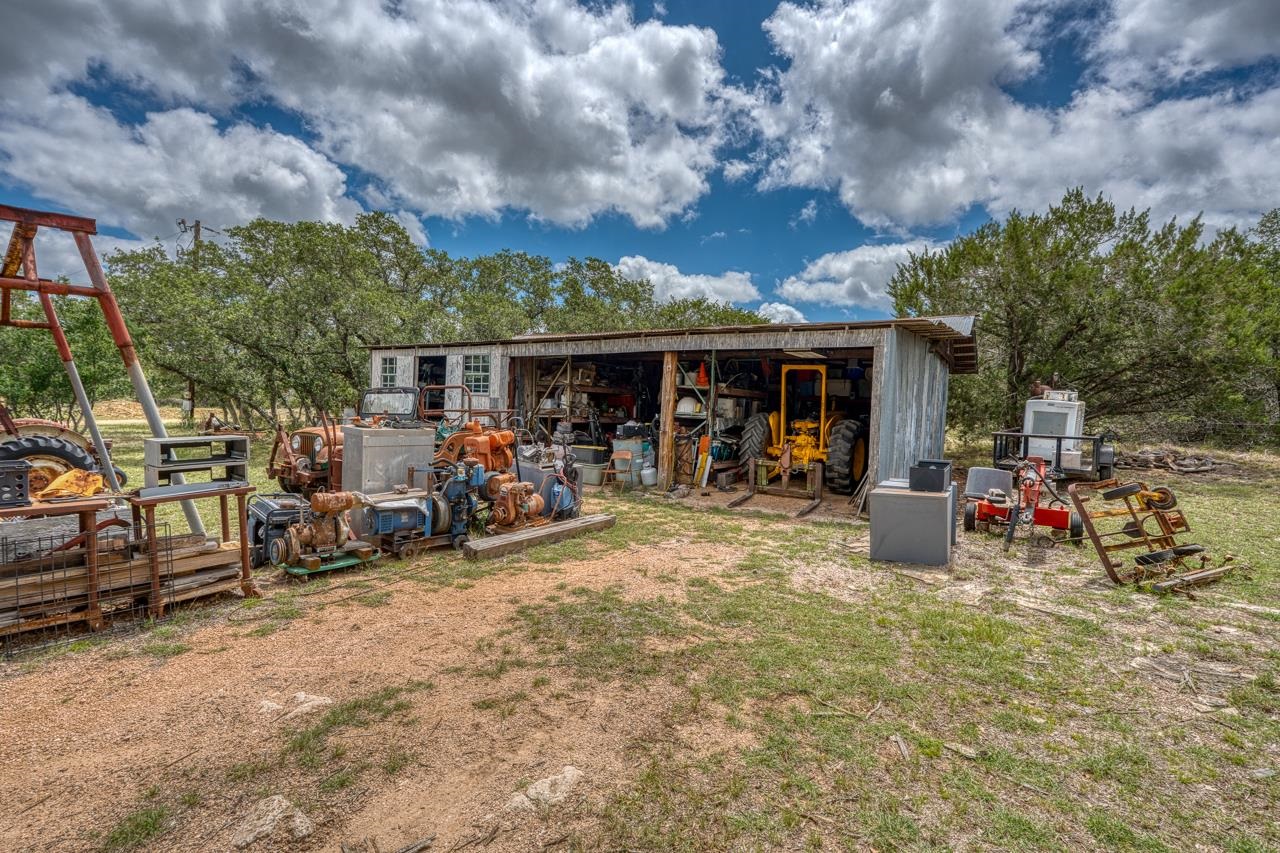 707 Ranch Road 1320