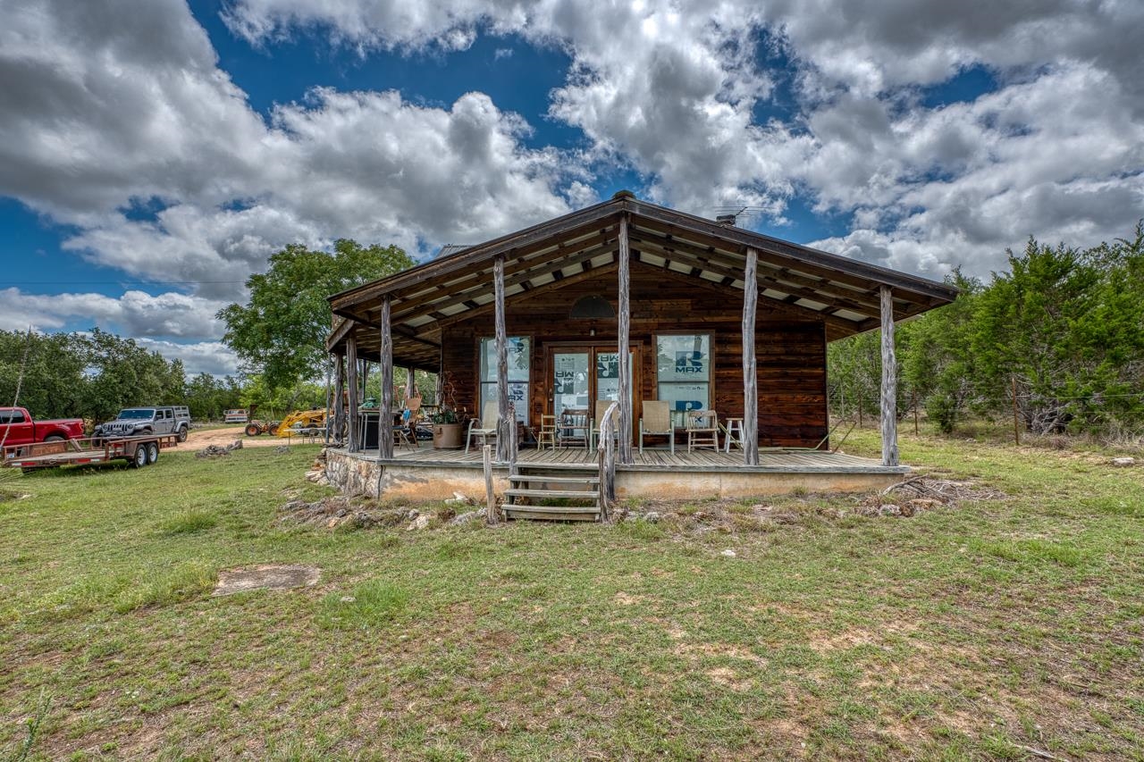 707 Ranch Road 1320
