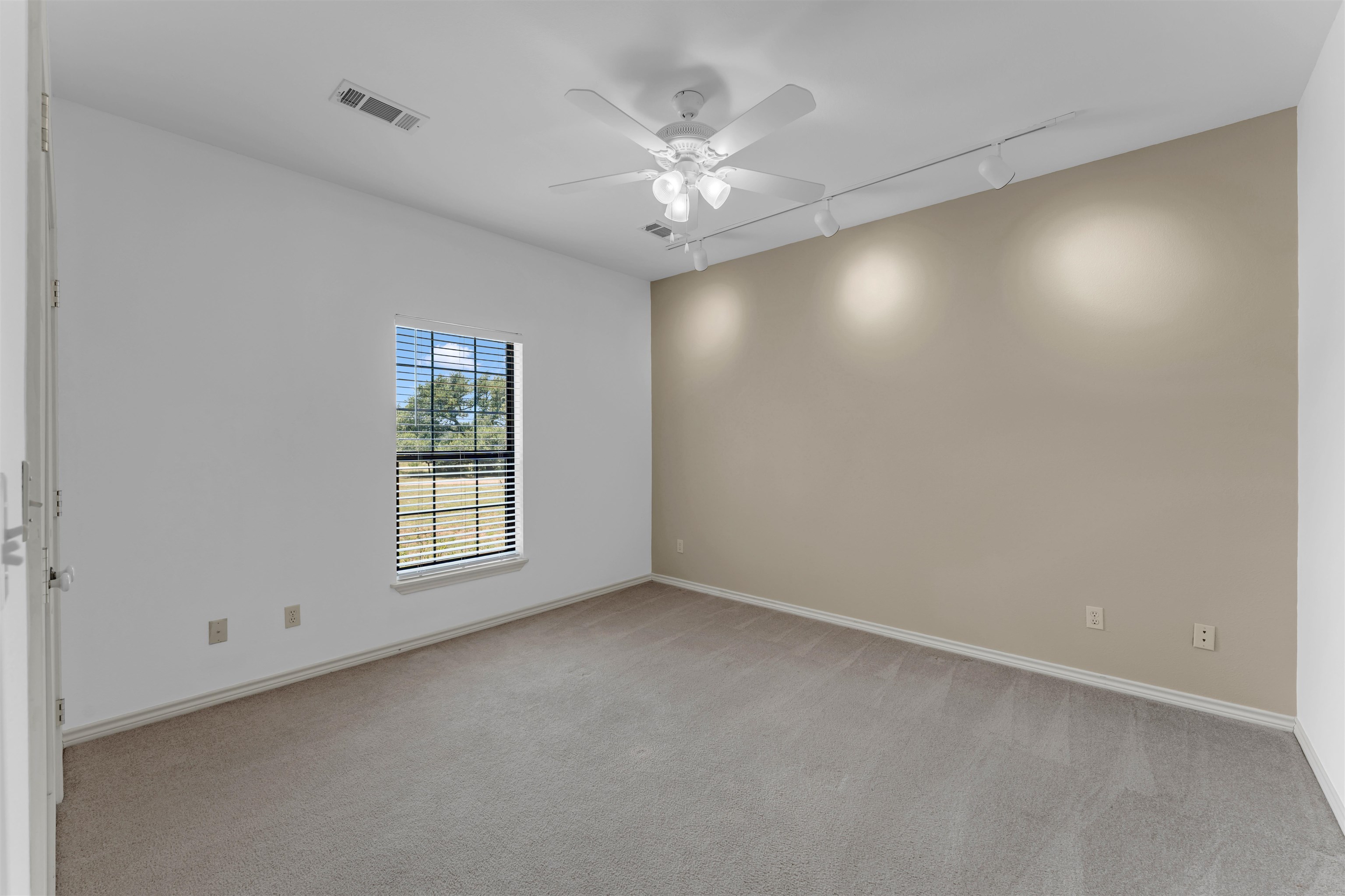 627 Ranch Road 2323