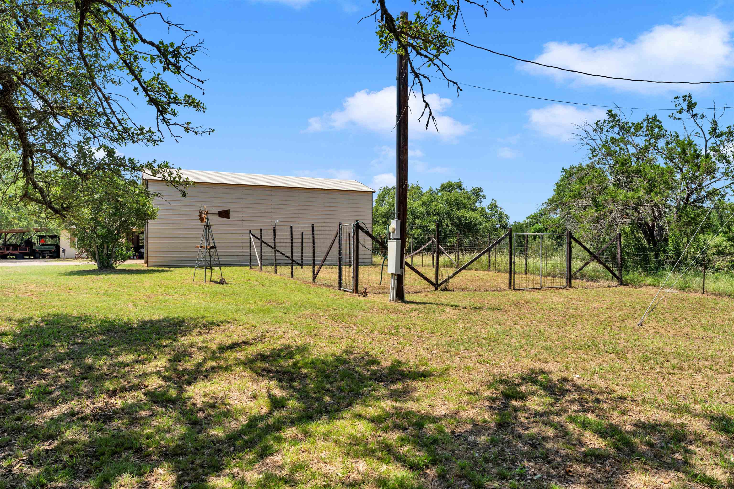 627 Ranch Road 2323