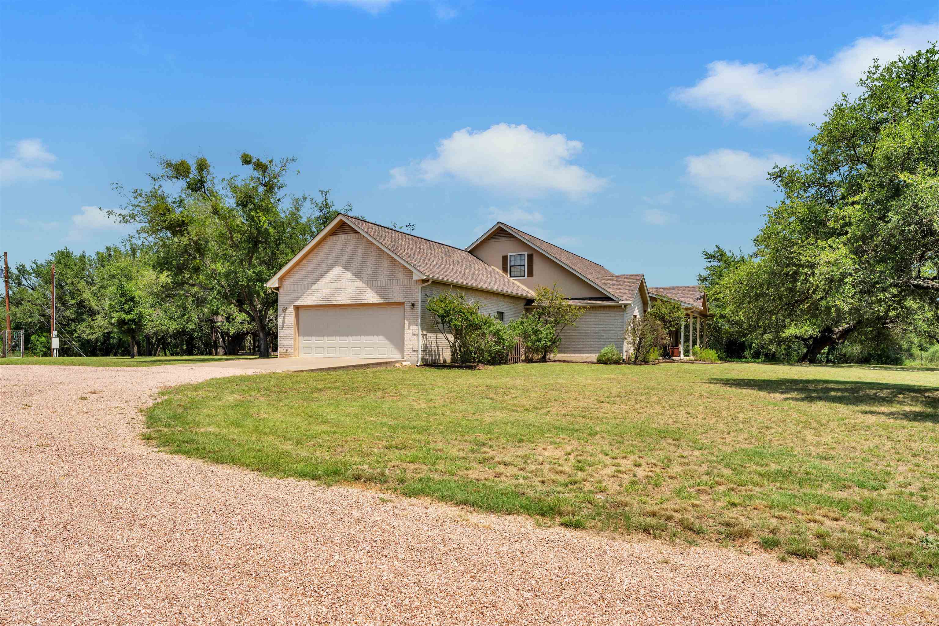627 Ranch Road 2323