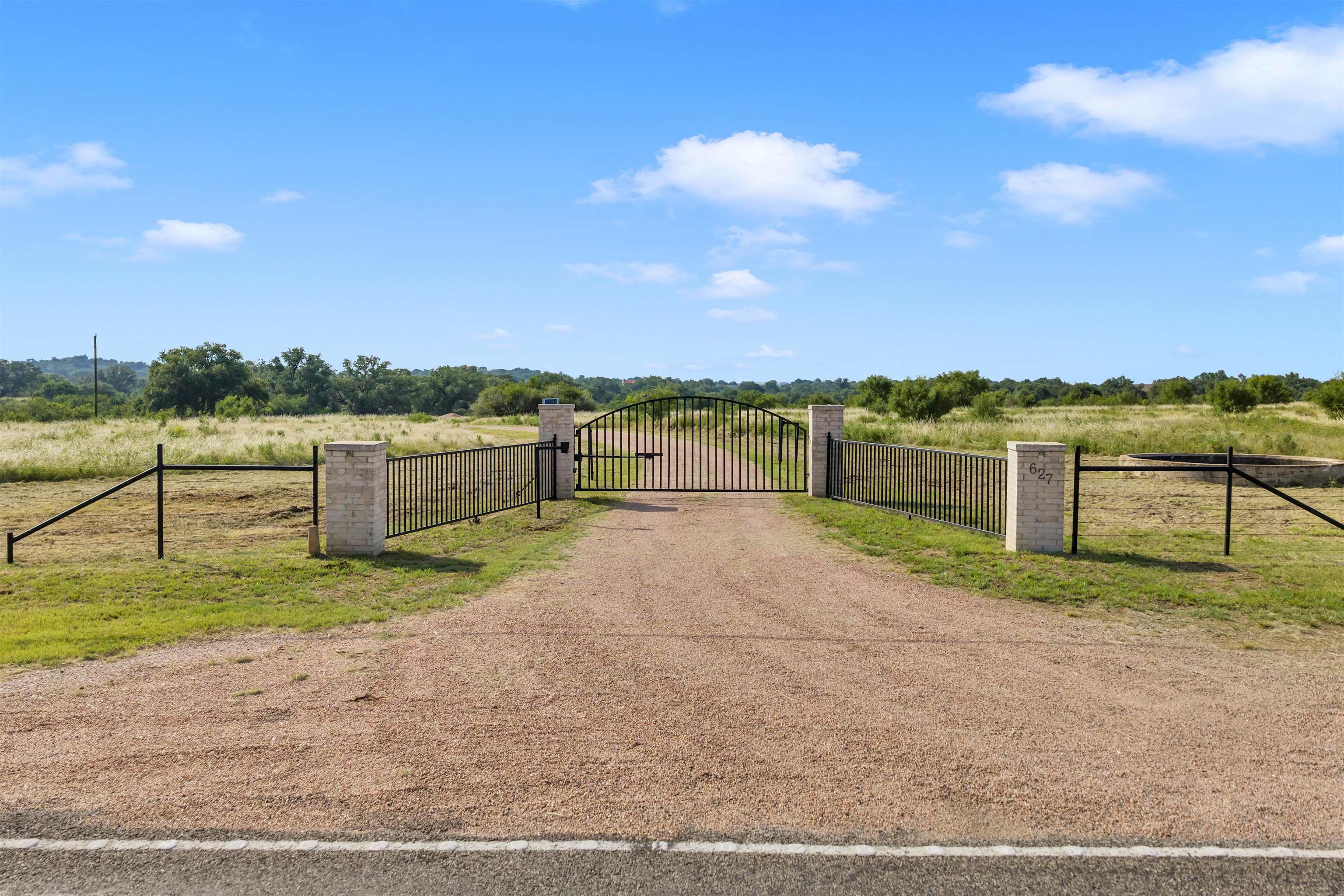 627 Ranch Road 2323