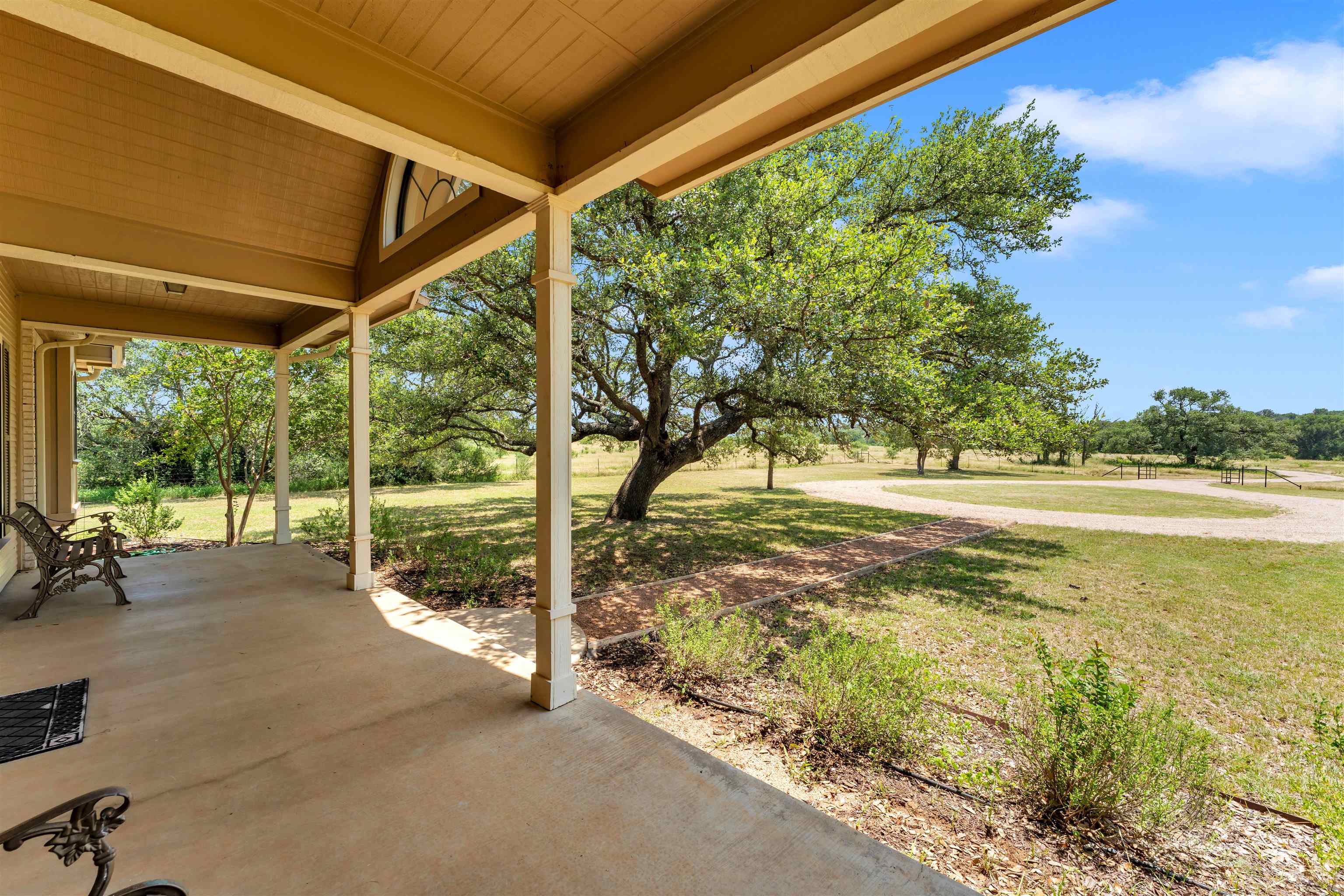 627 Ranch Road 2323
