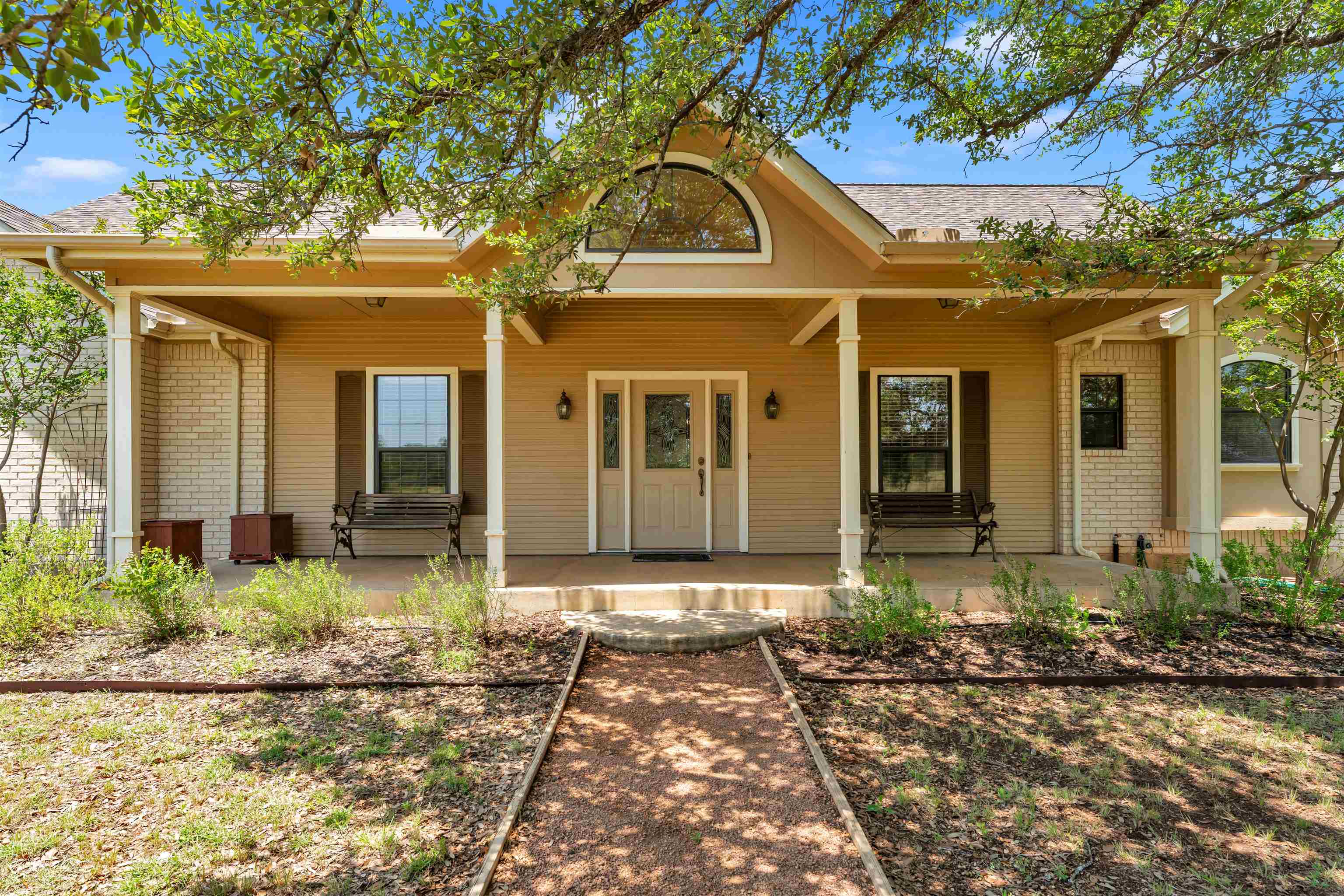 627 Ranch Road 2323