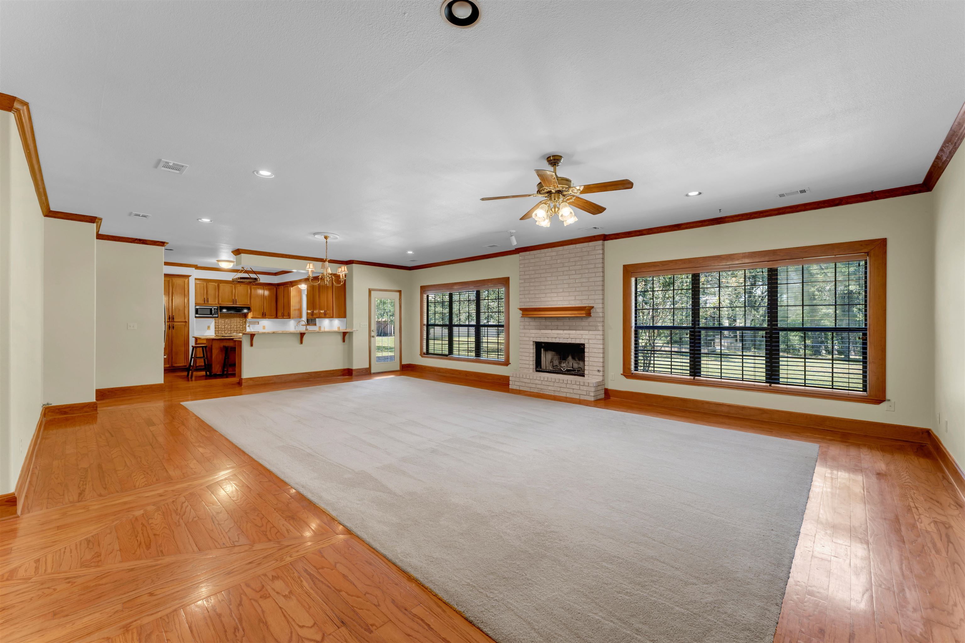 627 Ranch Road 2323
