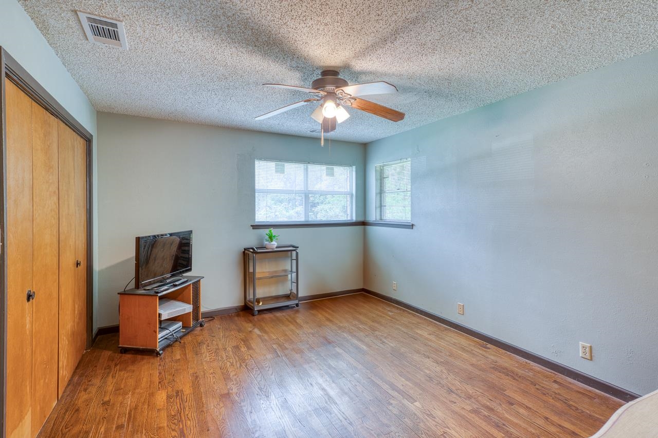 105 Mesquite Bend
