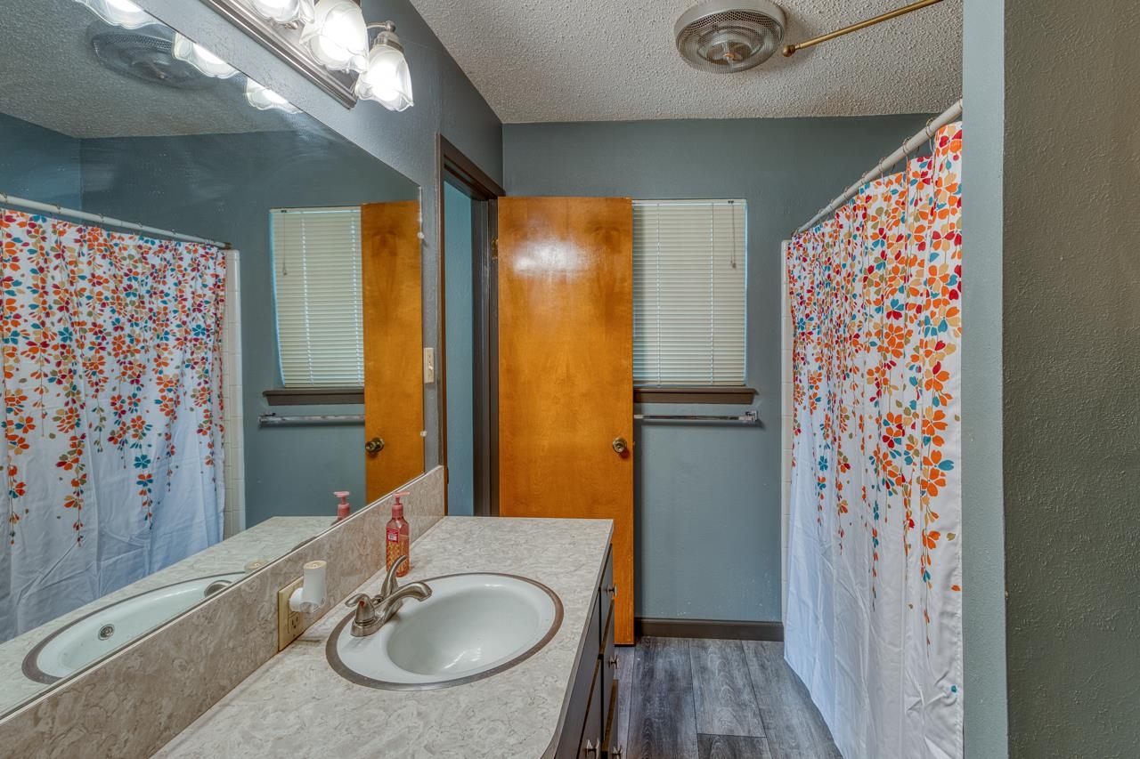 105 Mesquite Bend