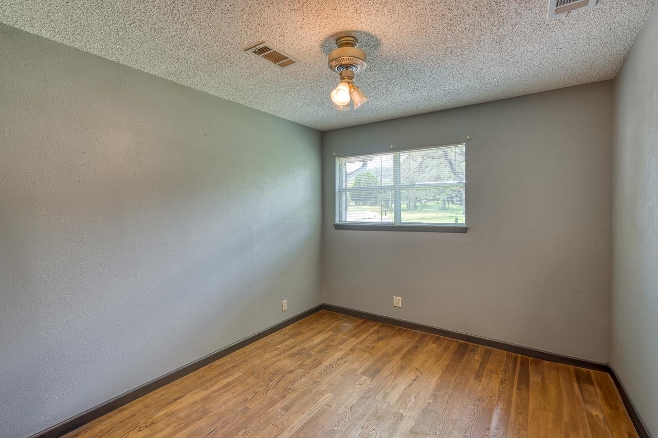 105 Mesquite Bend