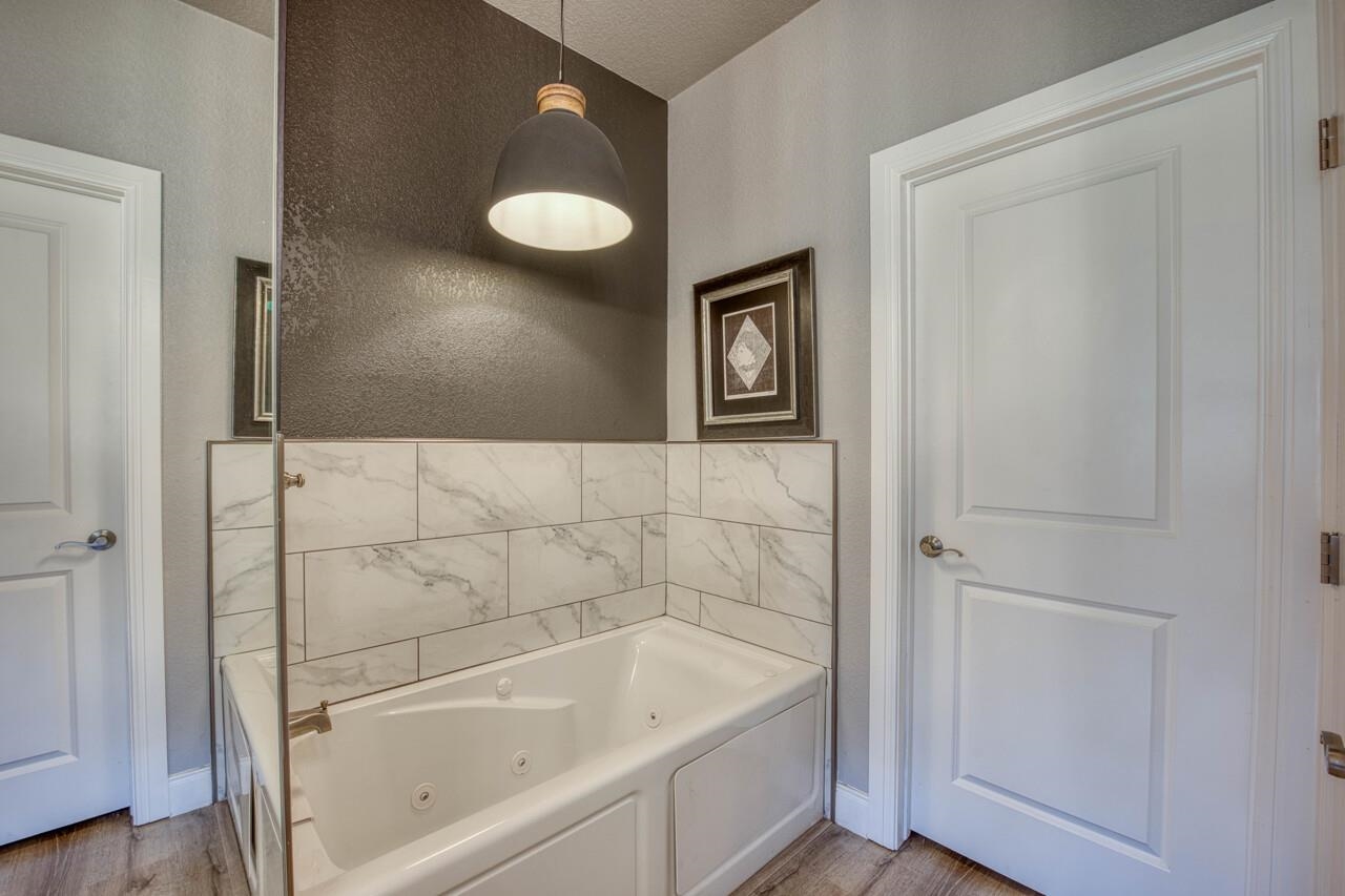108 Lakecliff Drive