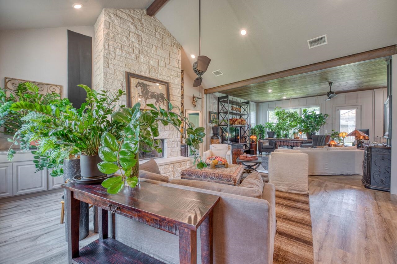 108 Lakecliff Drive