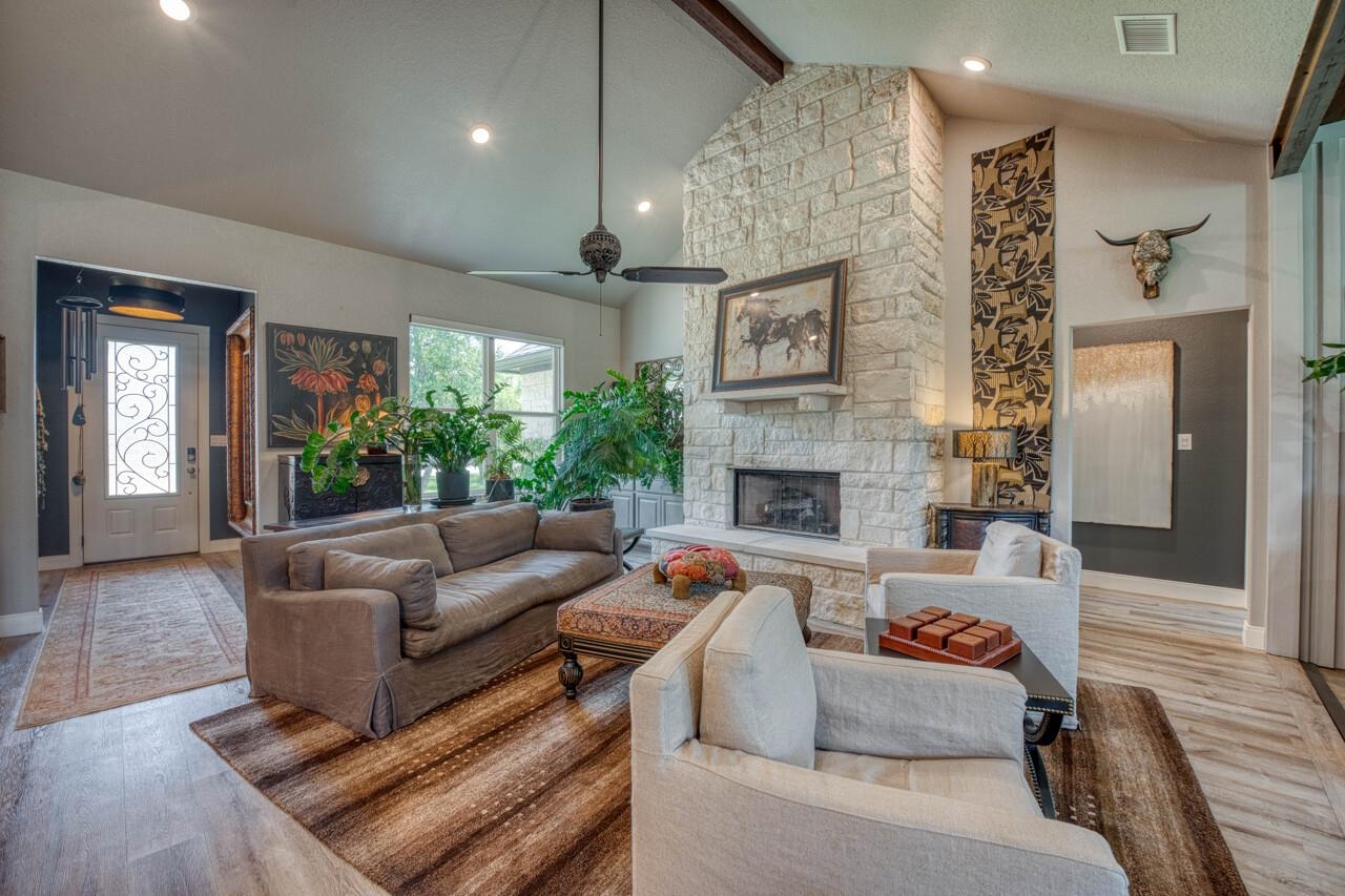 108 Lakecliff Drive