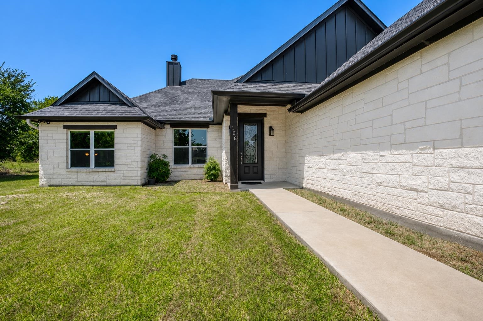 108 Lakecliff Drive
