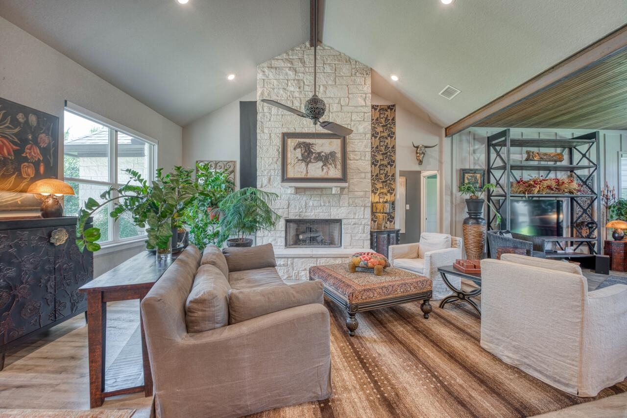 108 Lakecliff Drive