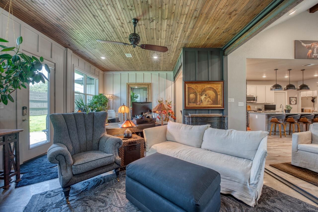 108 Lakecliff Drive