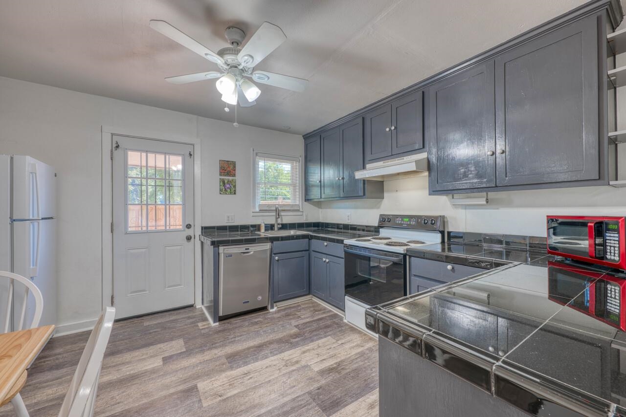 103 E Lampasas