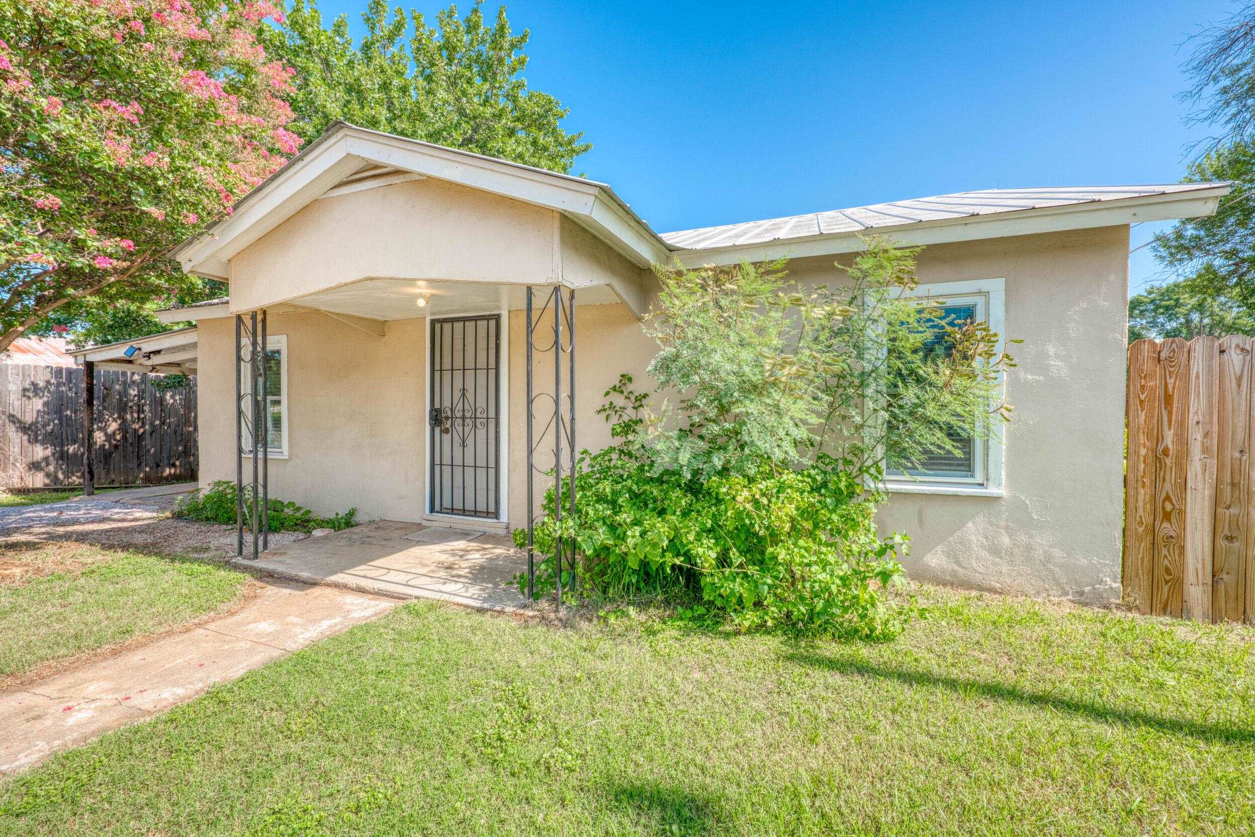 103 E Lampasas