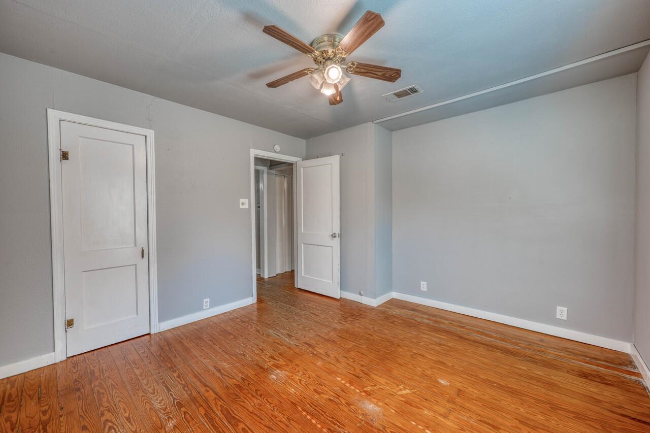 103 E Lampasas