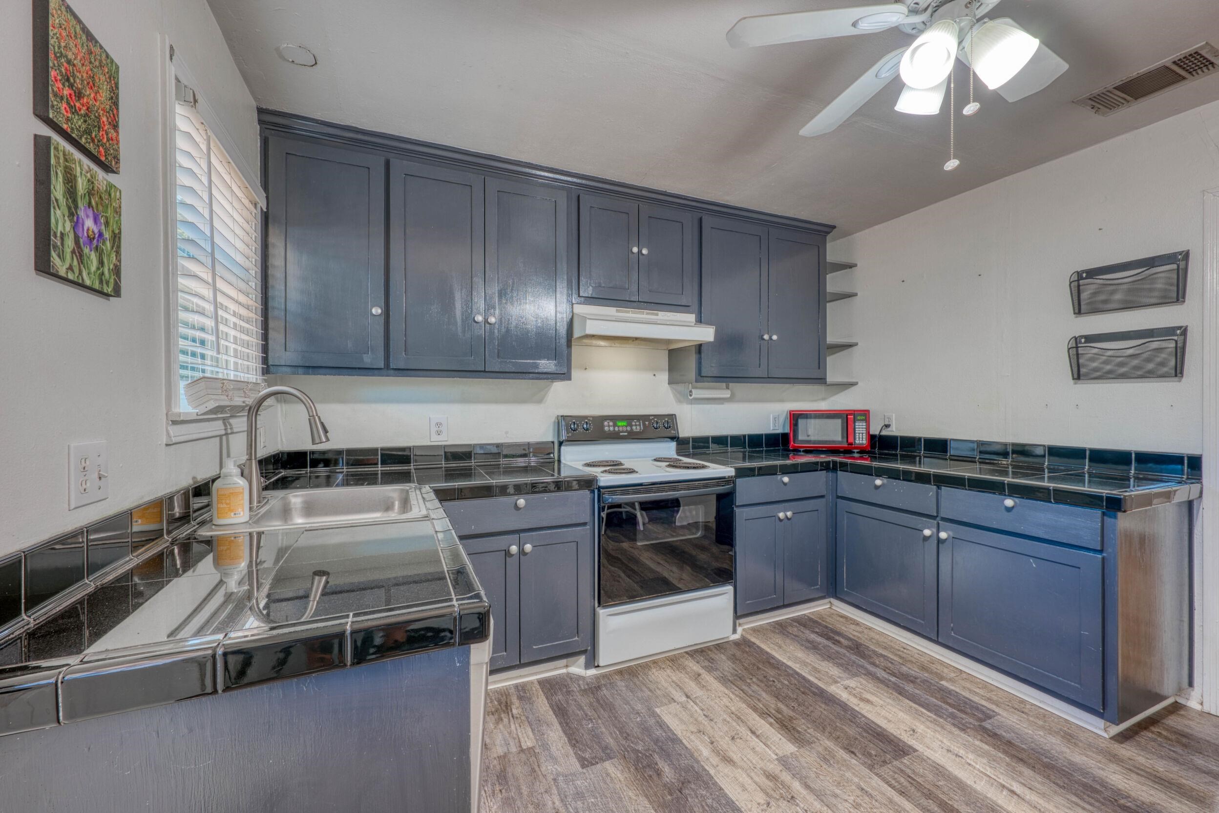 103 E Lampasas