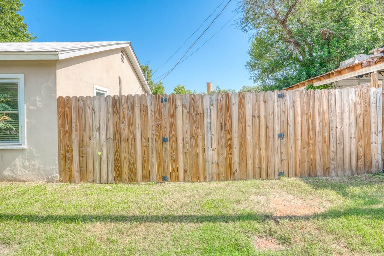 103 E Lampasas