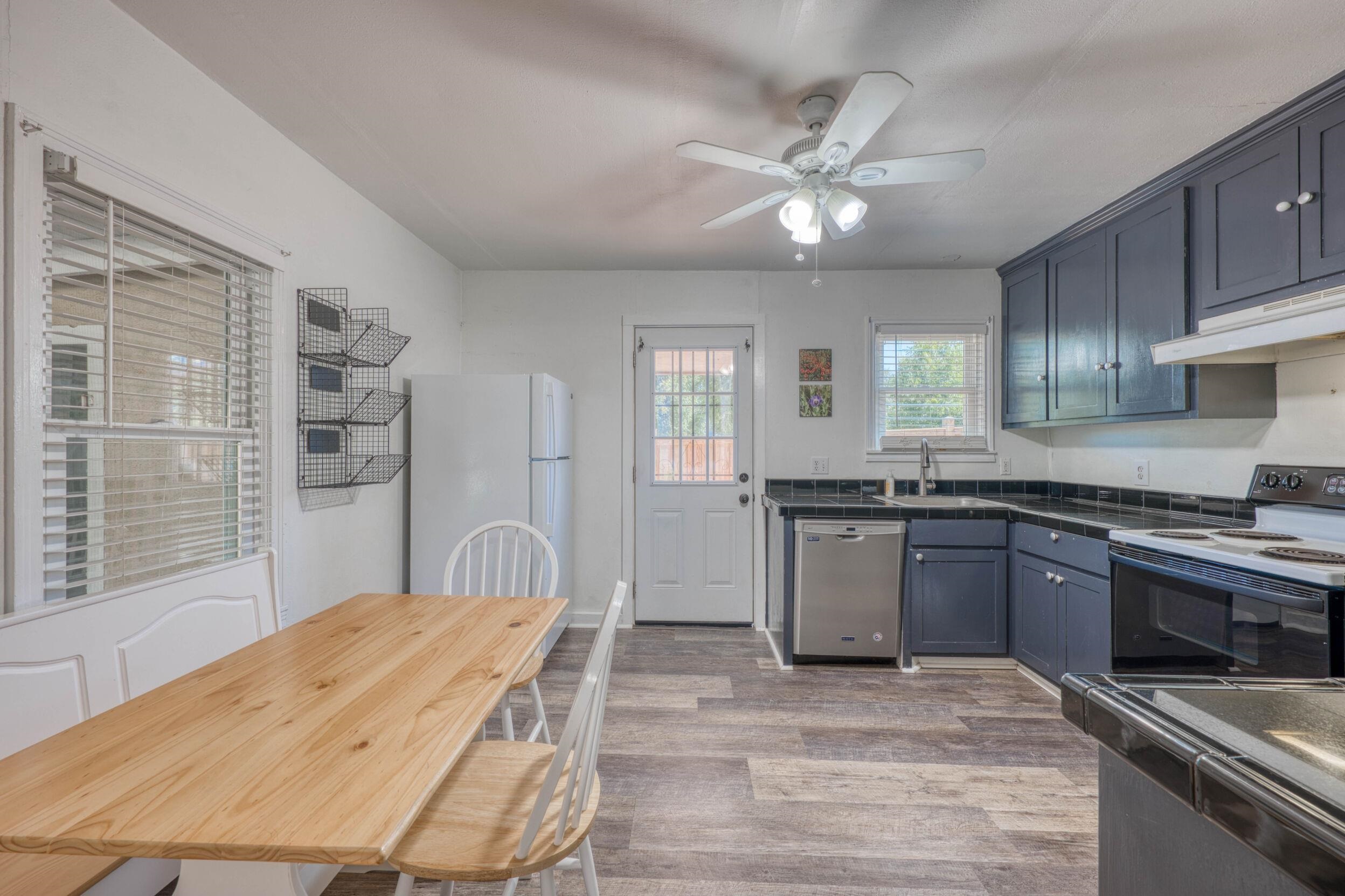 103 E Lampasas