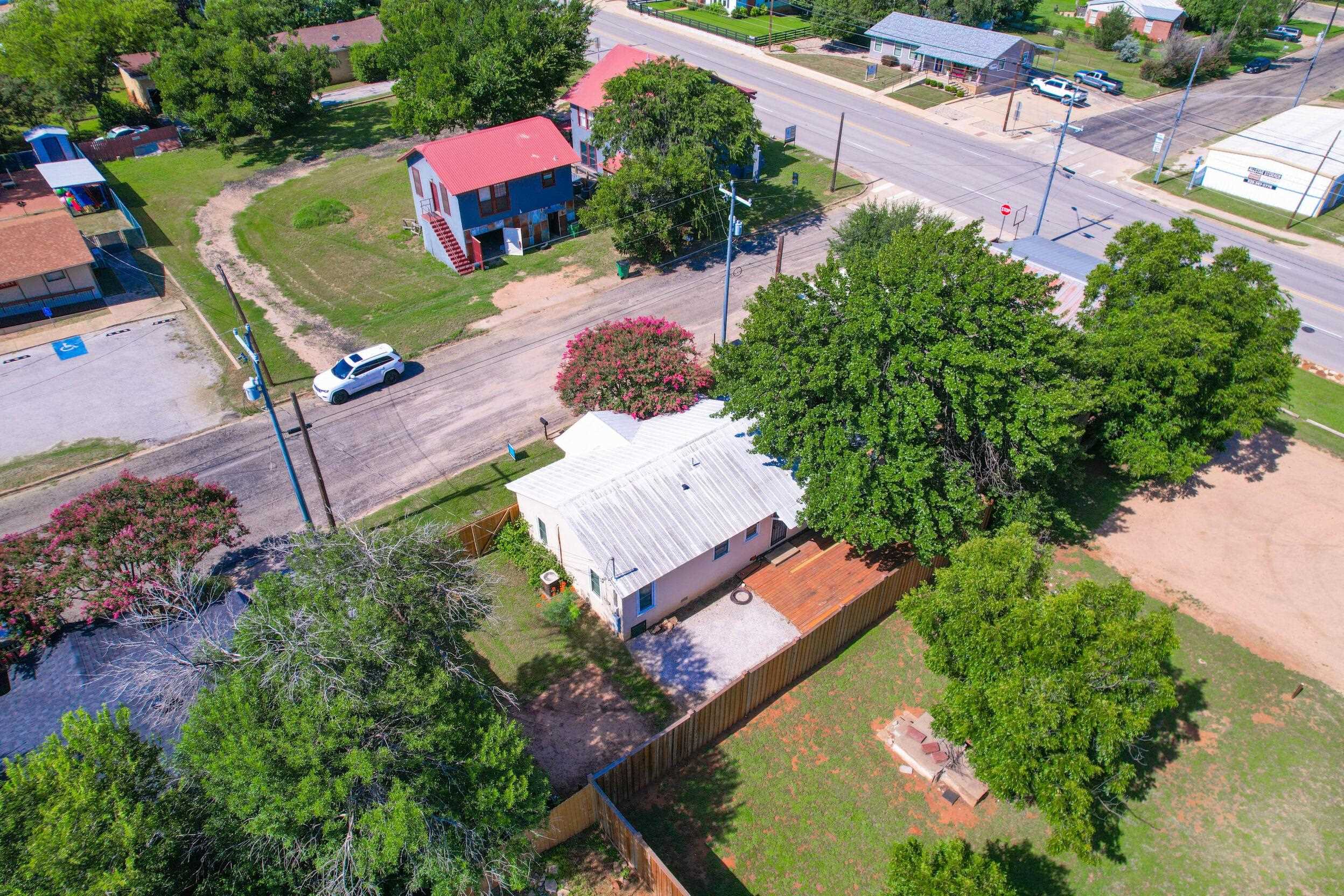 103 E Lampasas