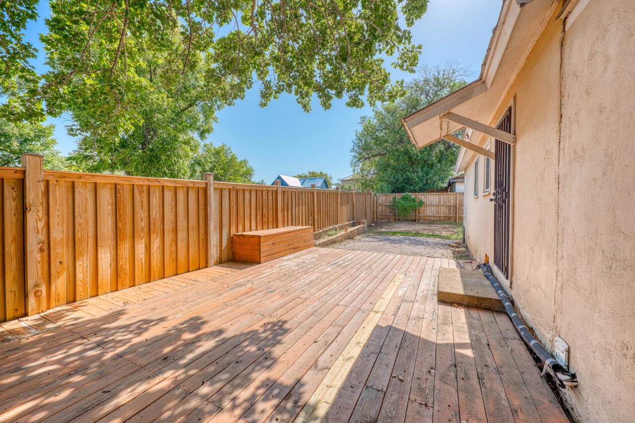 103 E Lampasas