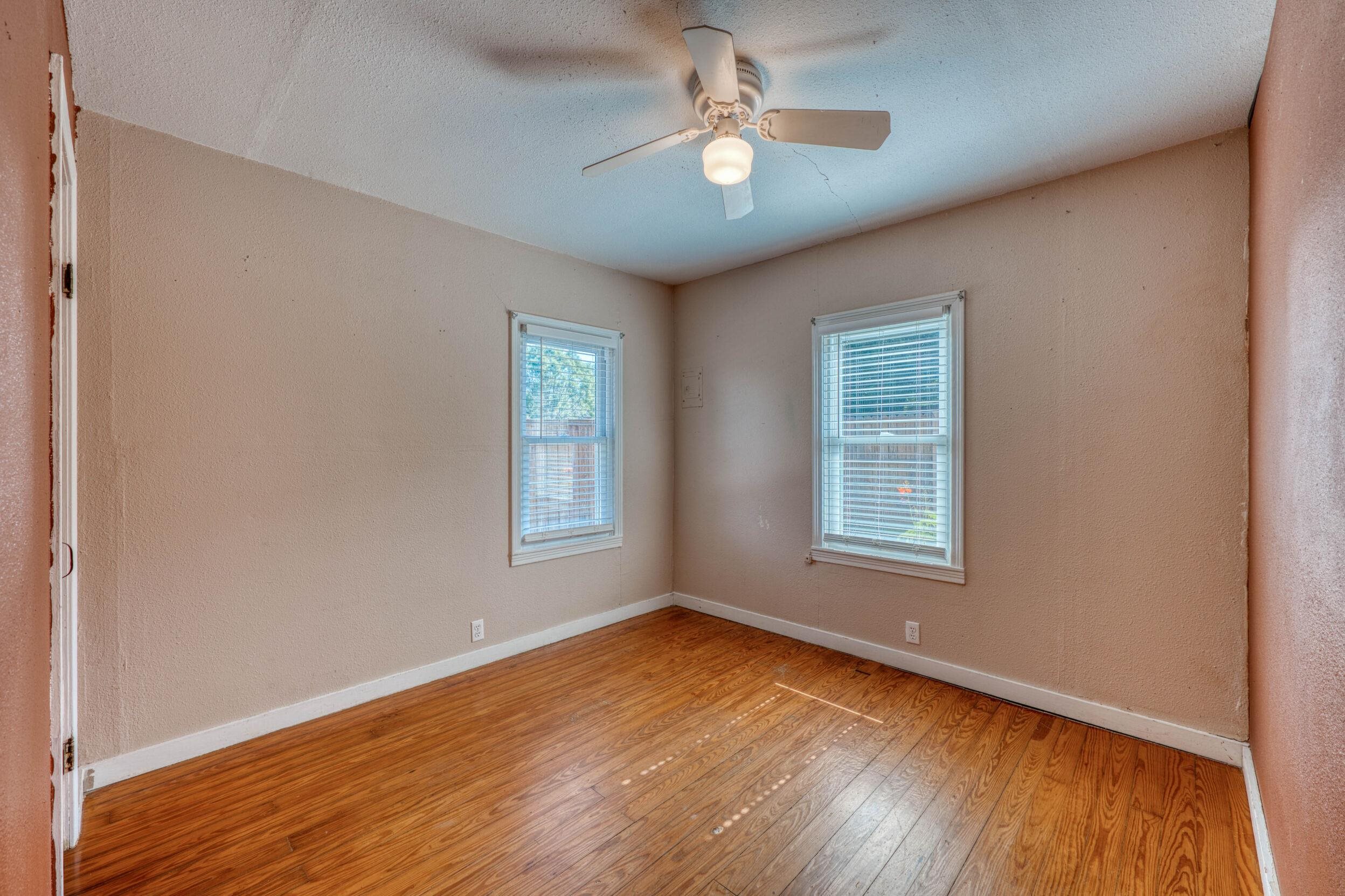 103 E Lampasas