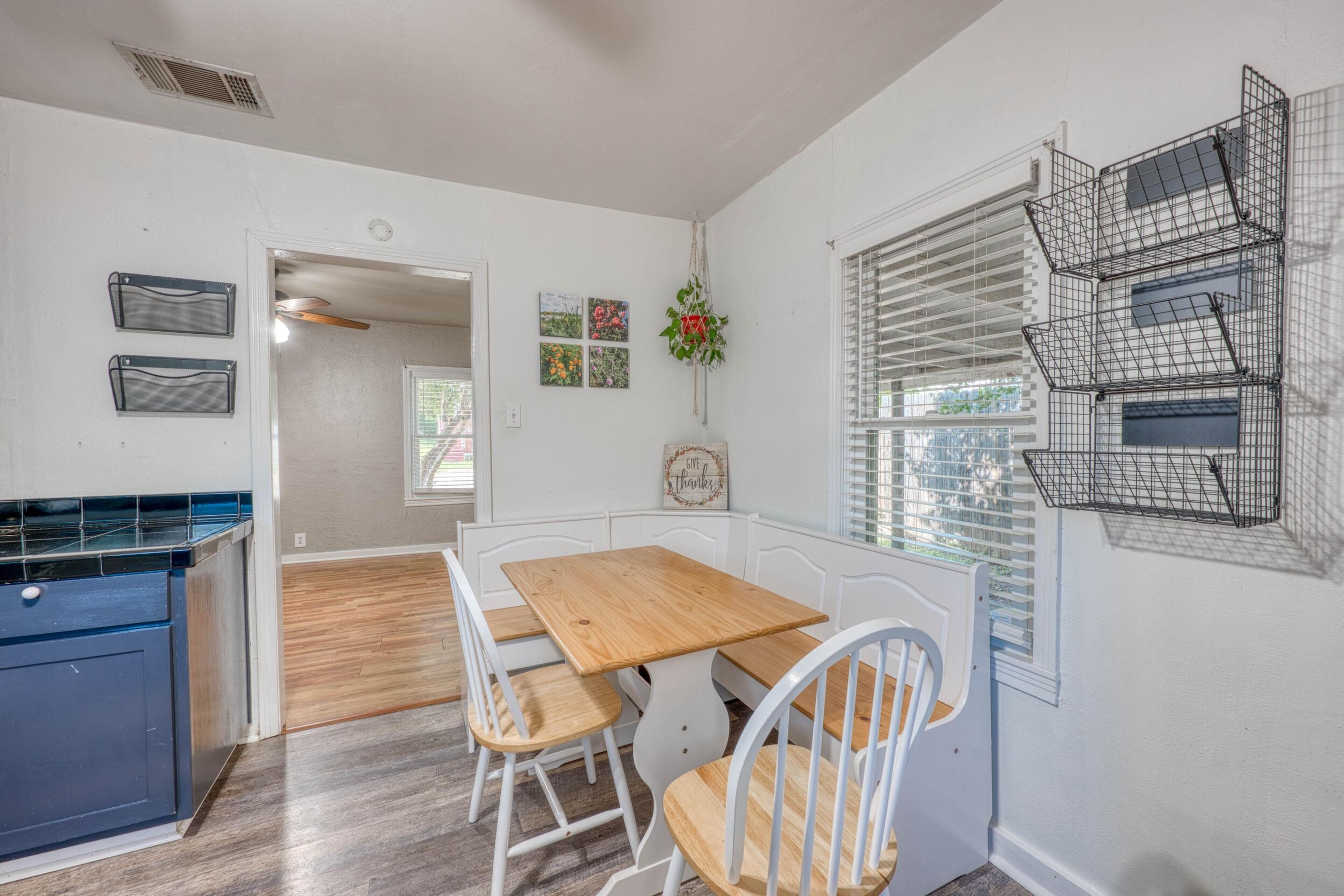 103 E Lampasas
