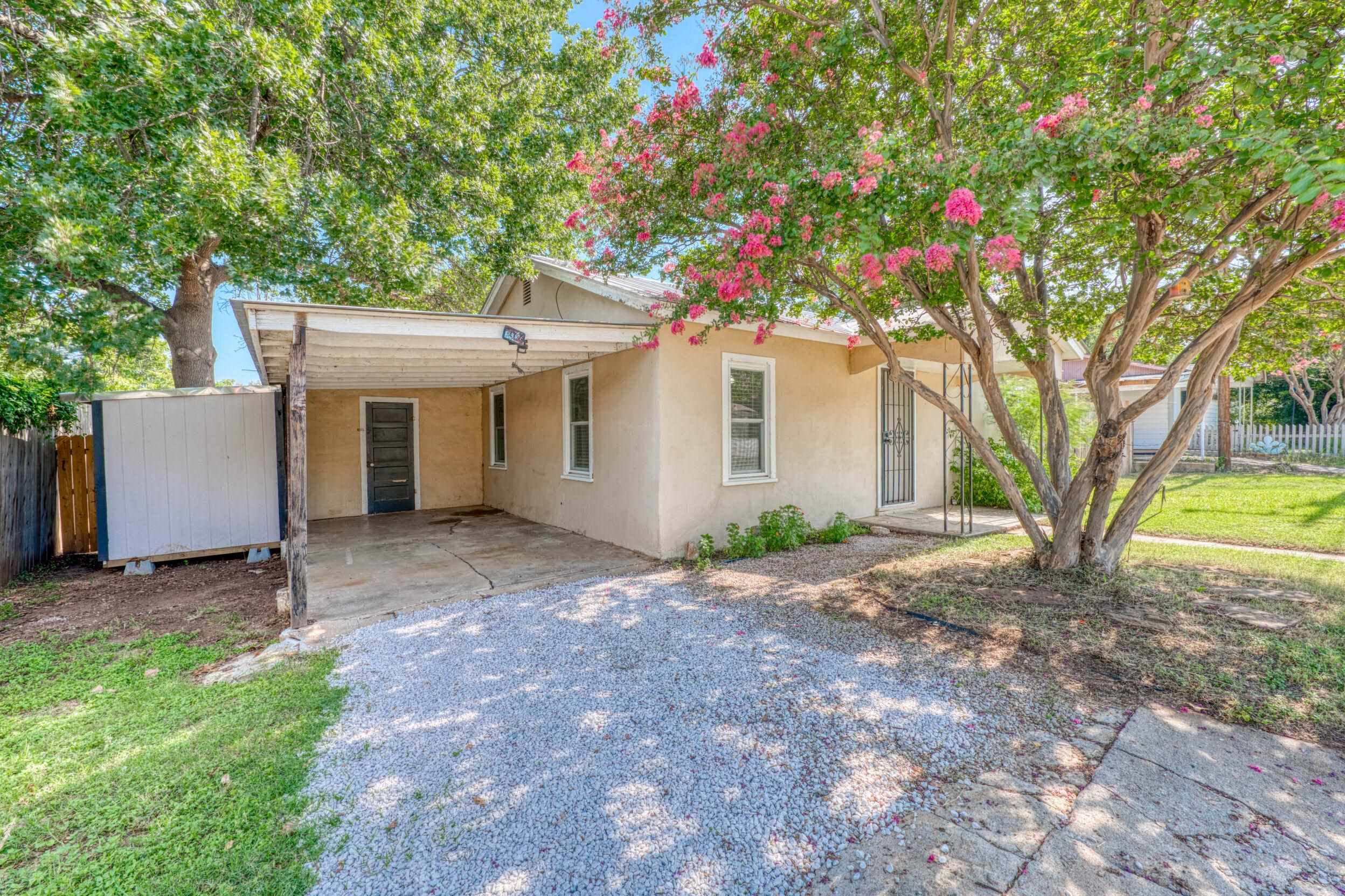 103 E Lampasas