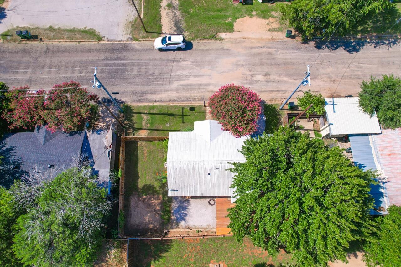 103 E Lampasas