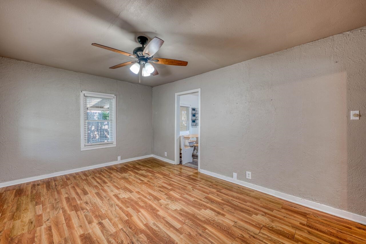 103 E Lampasas
