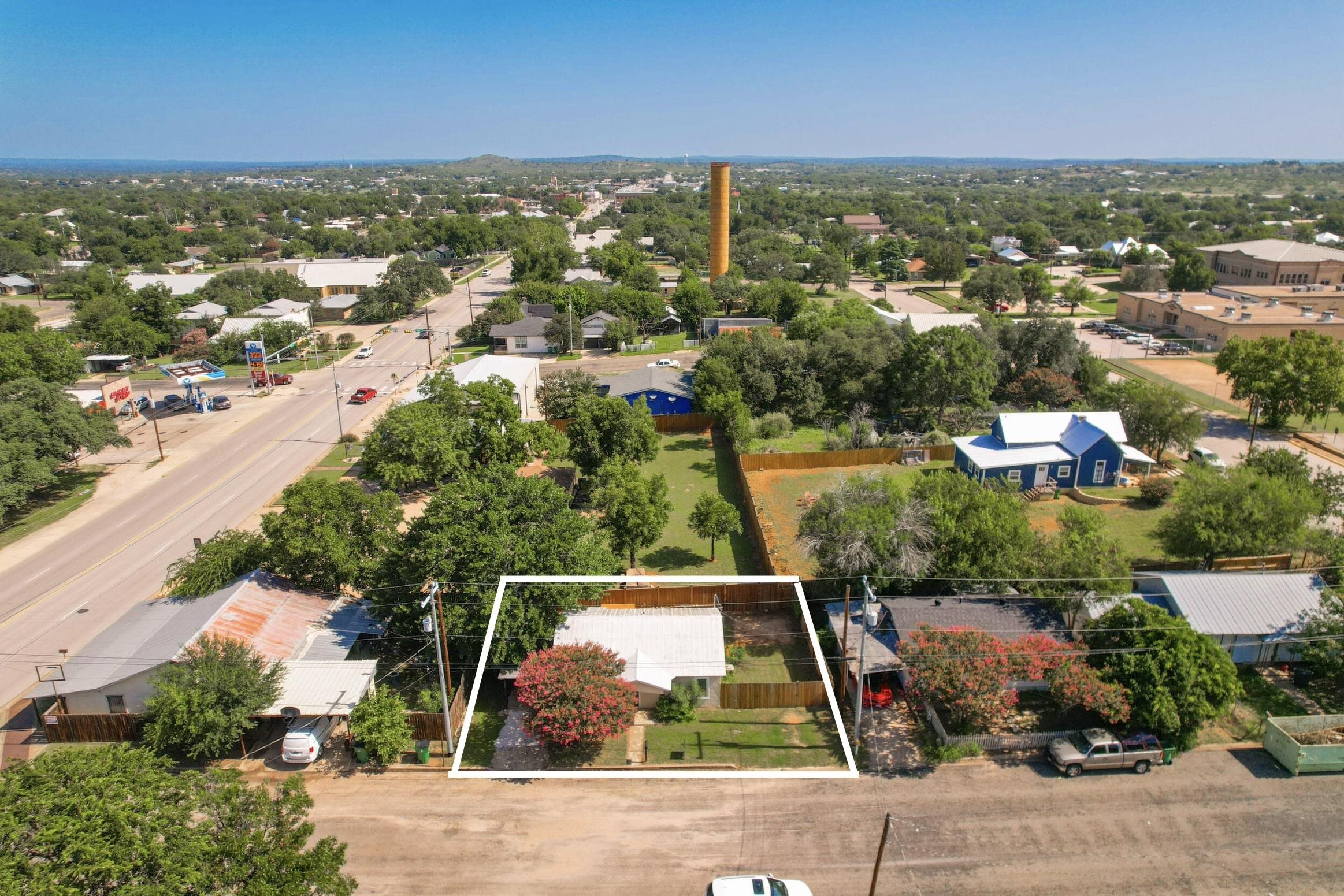 103 E Lampasas