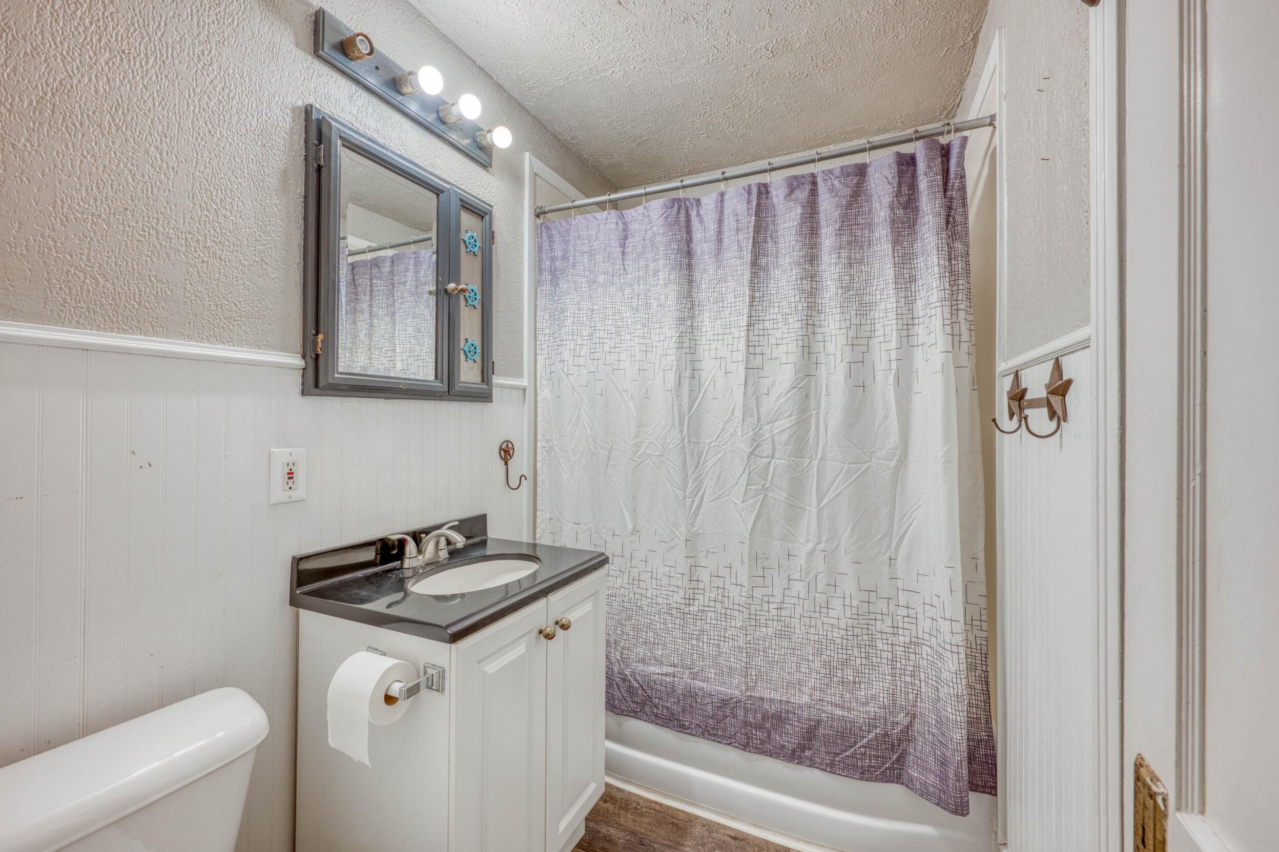 103 E Lampasas