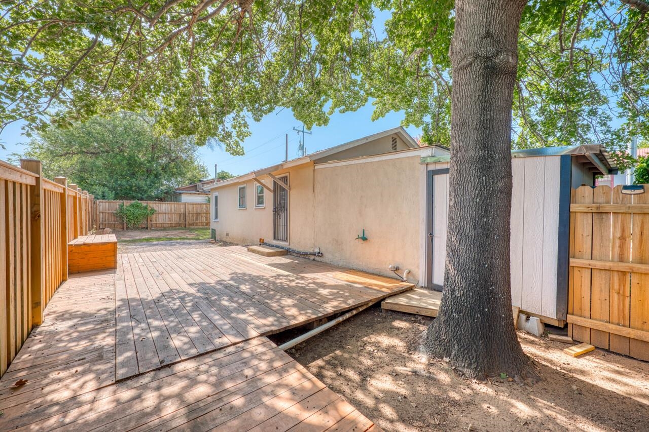 103 E Lampasas