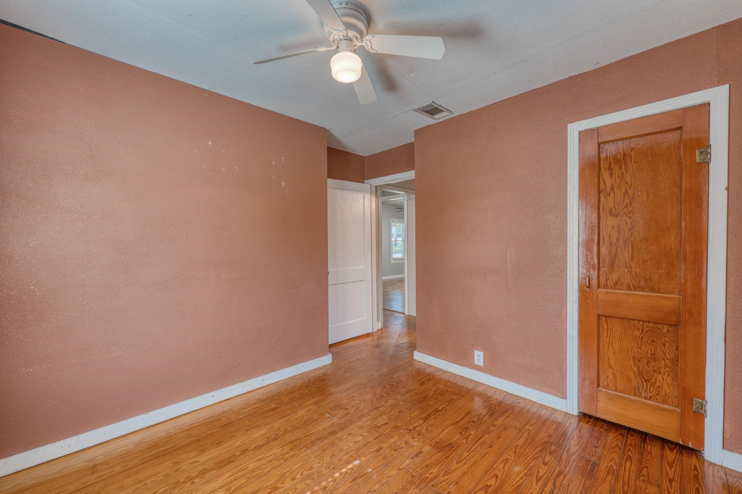 103 E Lampasas