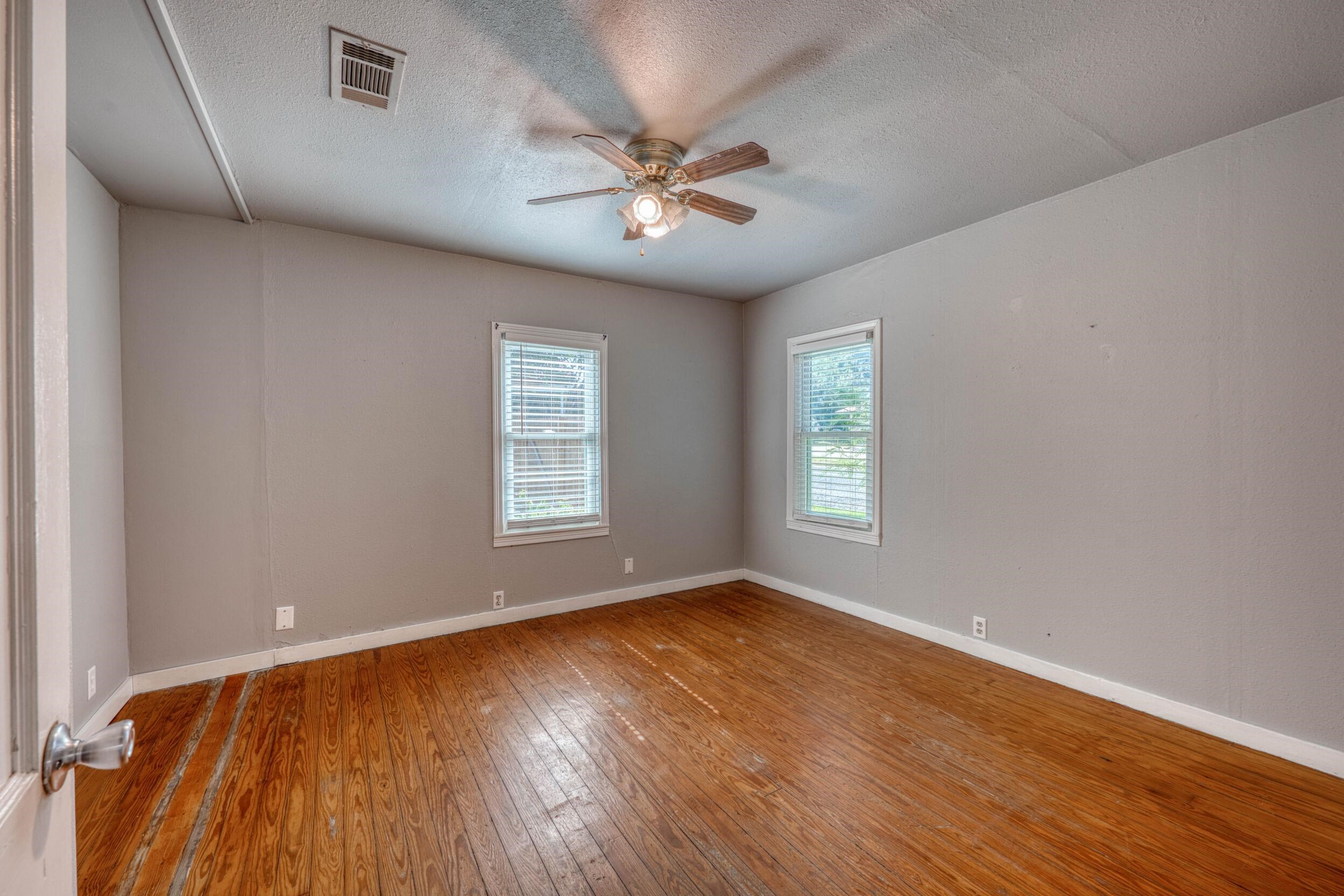 103 E Lampasas