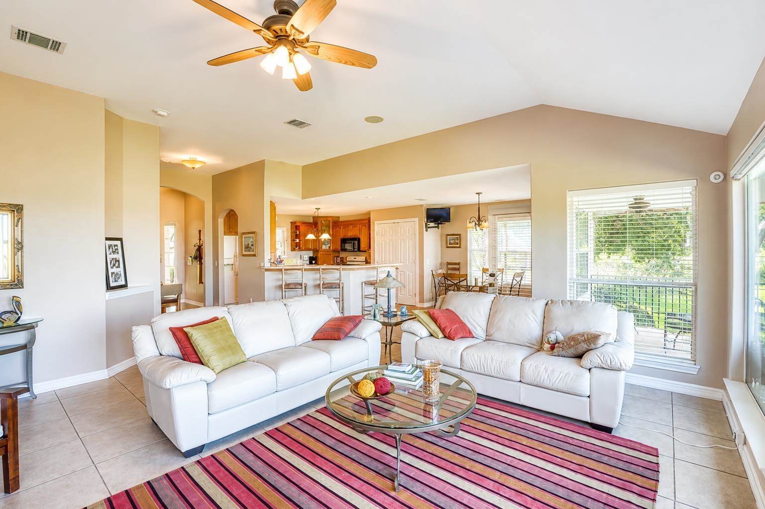 220 W Lakecrest